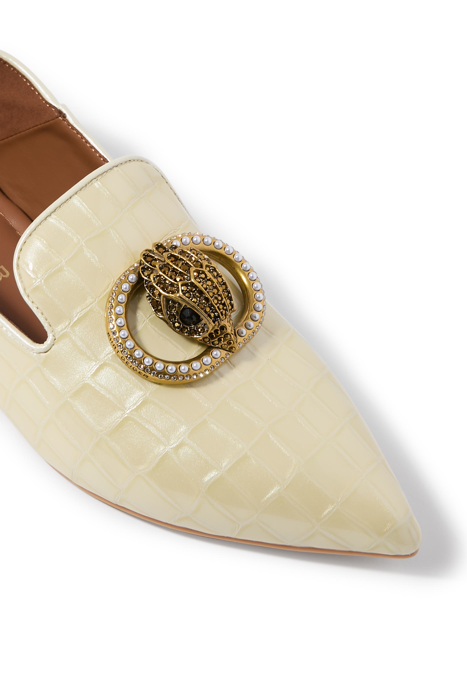 حذاء تشيلسي سهل الارتداء بمقدمة مدببة ونعل مسطح