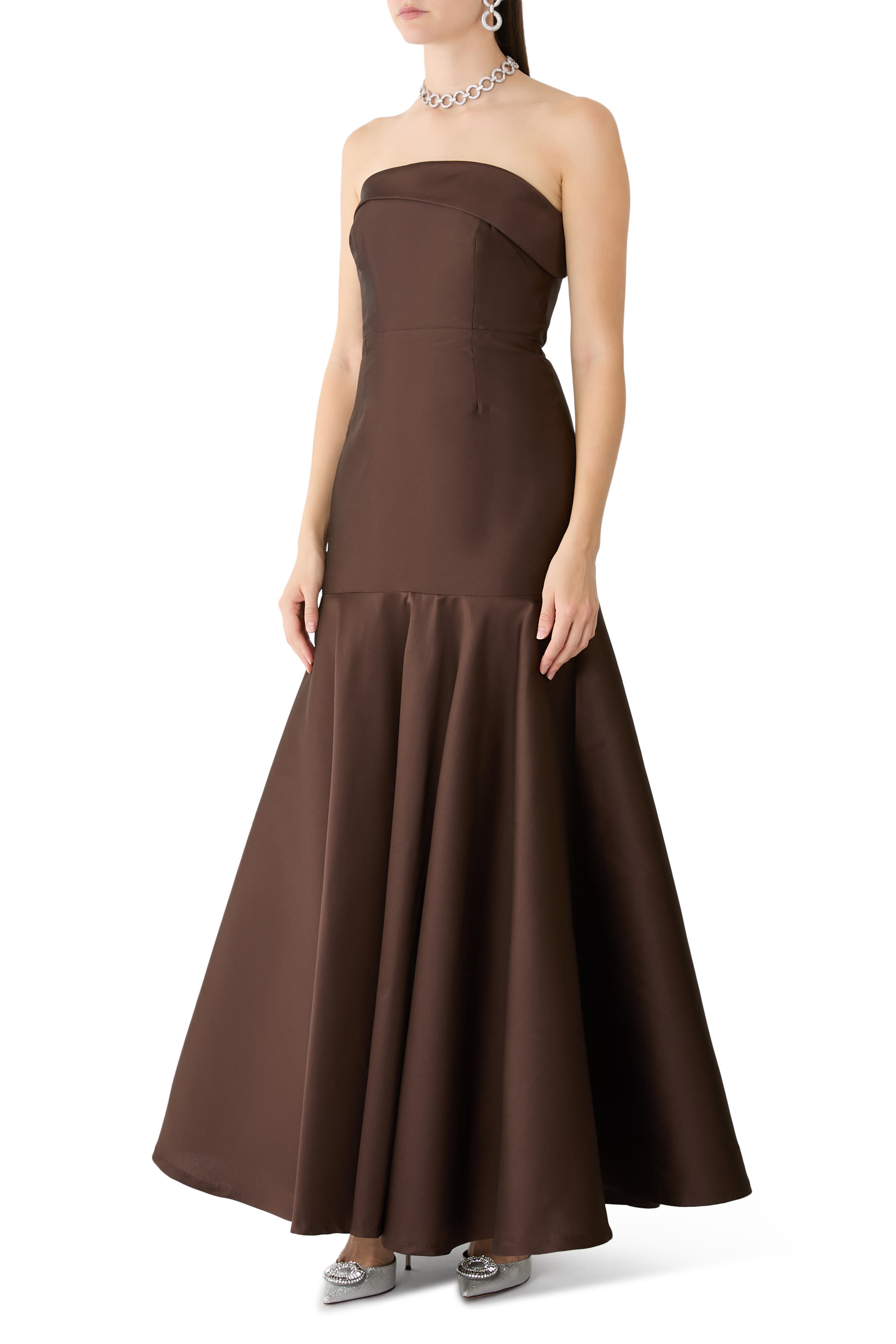 فستان سهرة بلا حمالات