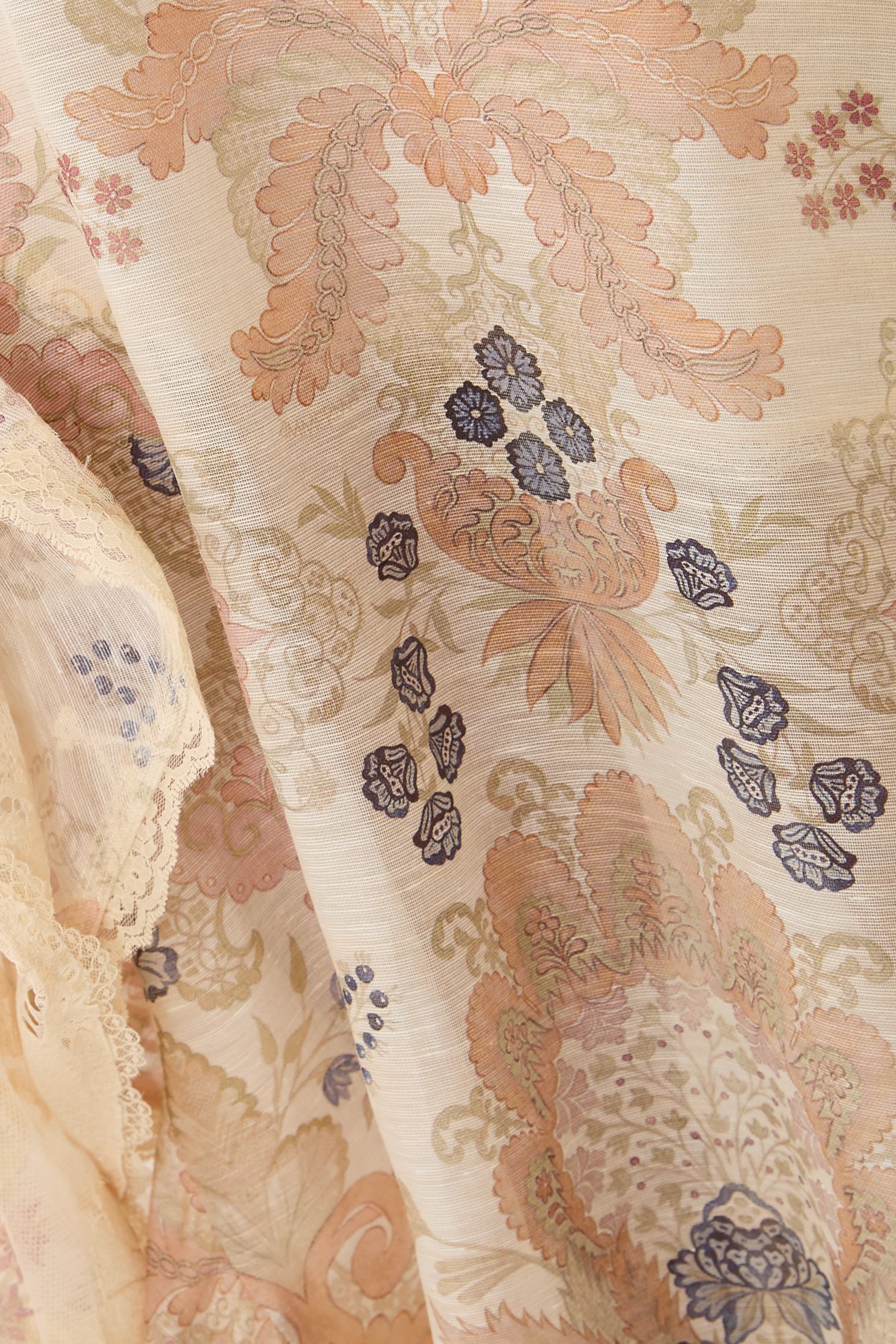 تنورة ريبالين طويلة دانتيل