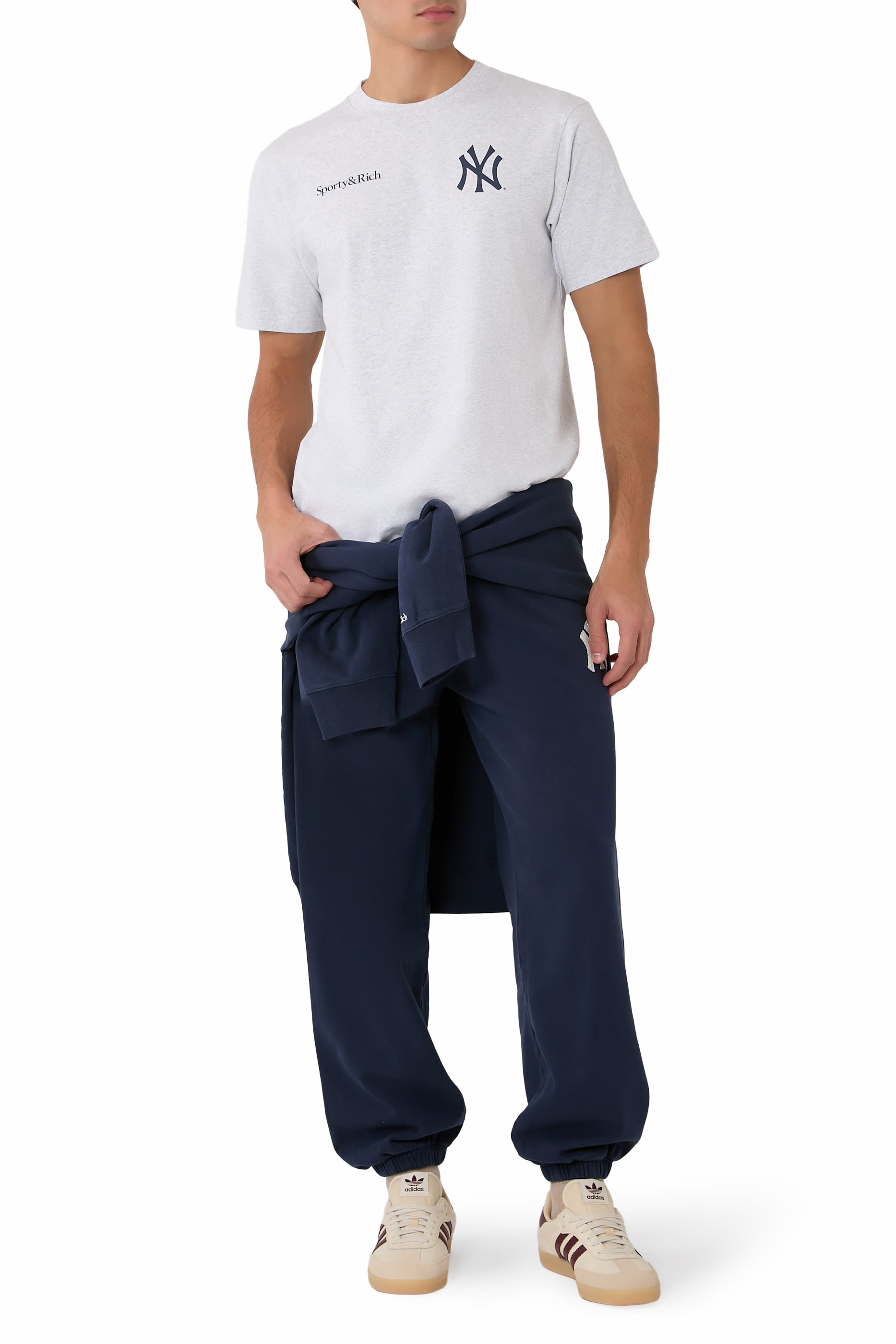 تيشيرت بشعار يانكيز بخط سيريف