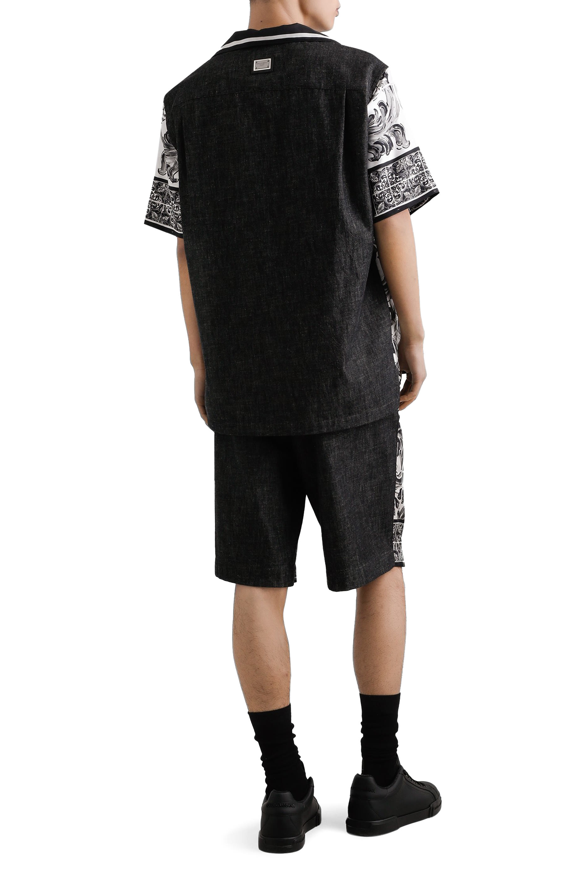 شورت بيرمودا بطبعة مايوليكا دنيم