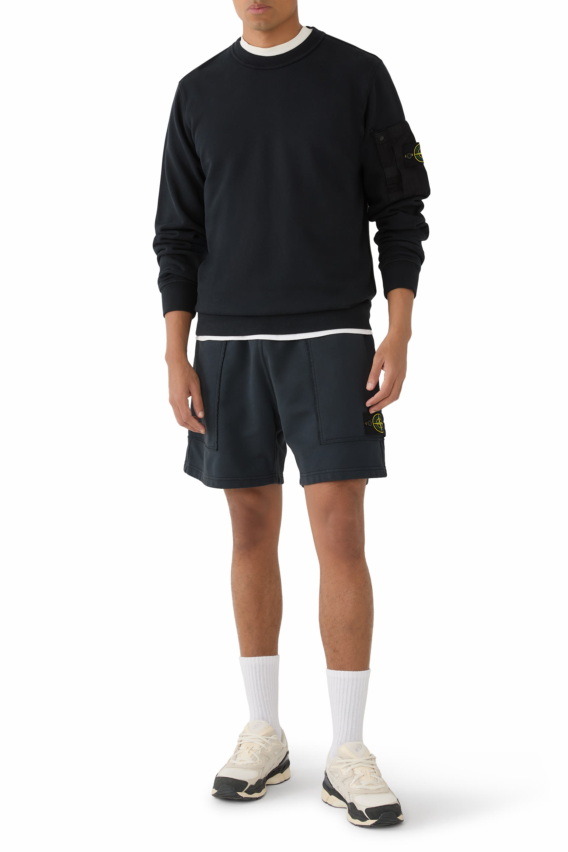 شورت برمودا بقصة عادية