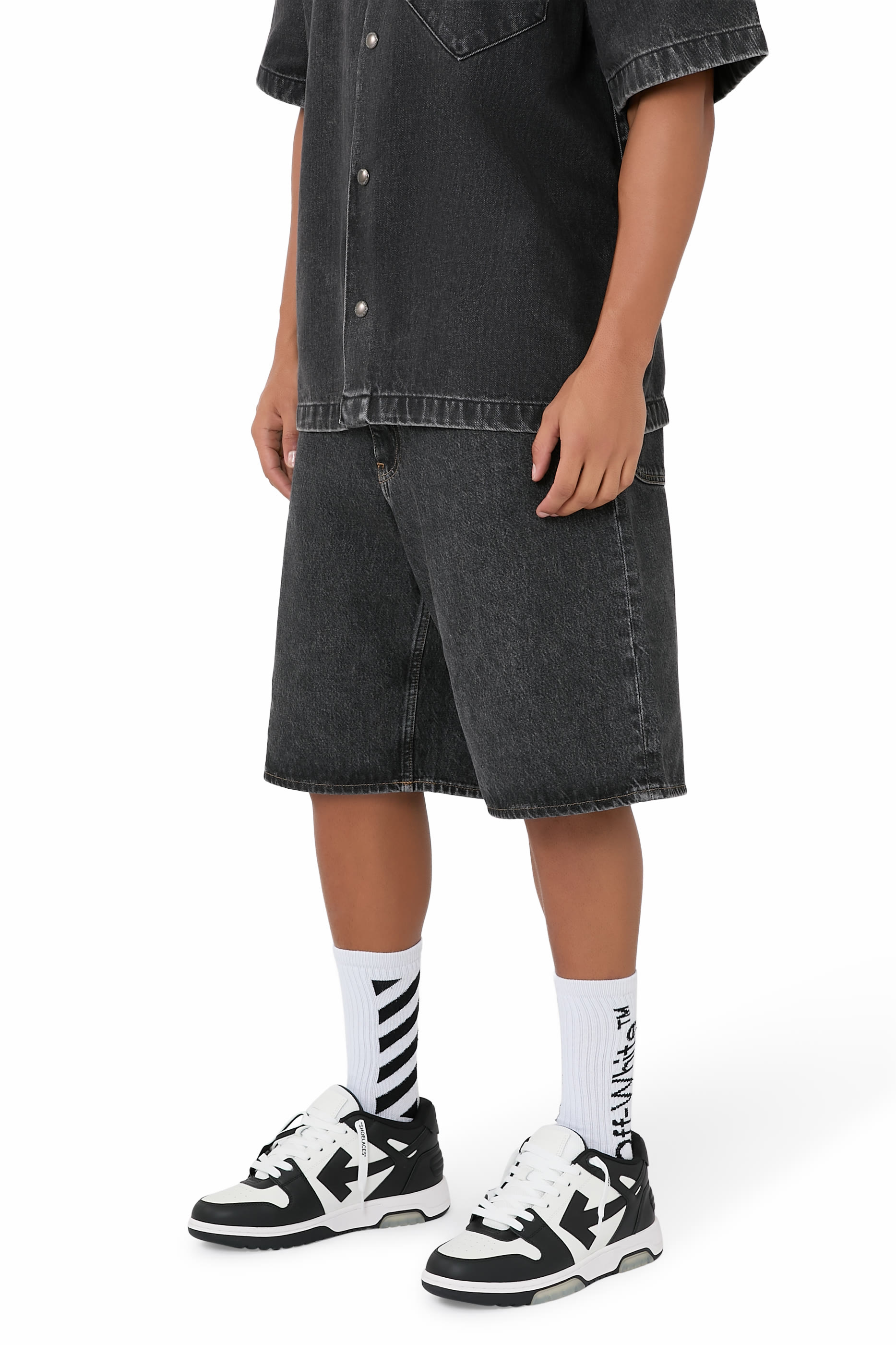 سنيكرز أوت اوف اوفيس