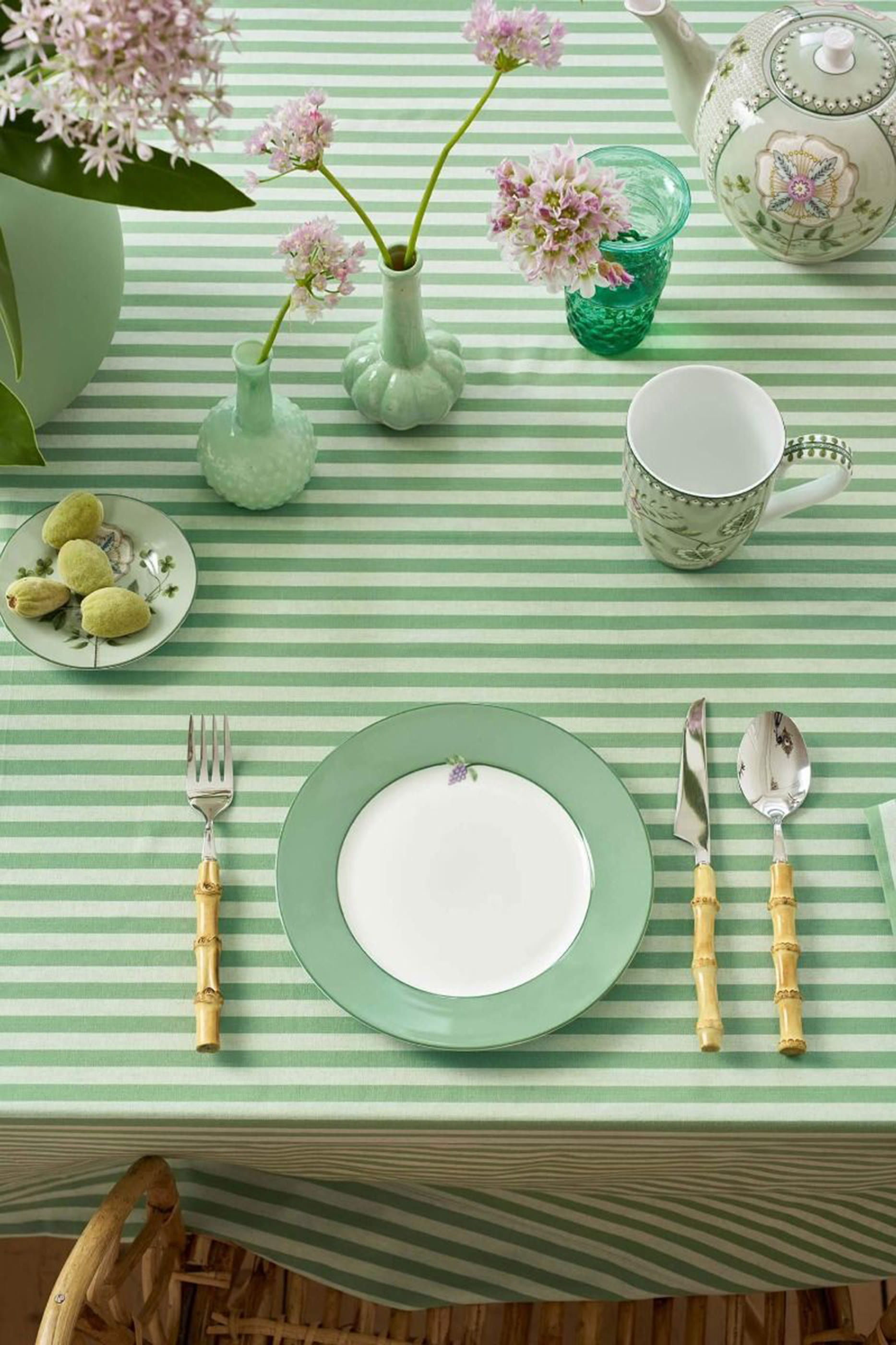 طبق إفطار يوني بنقشة ليلي اند لوتش