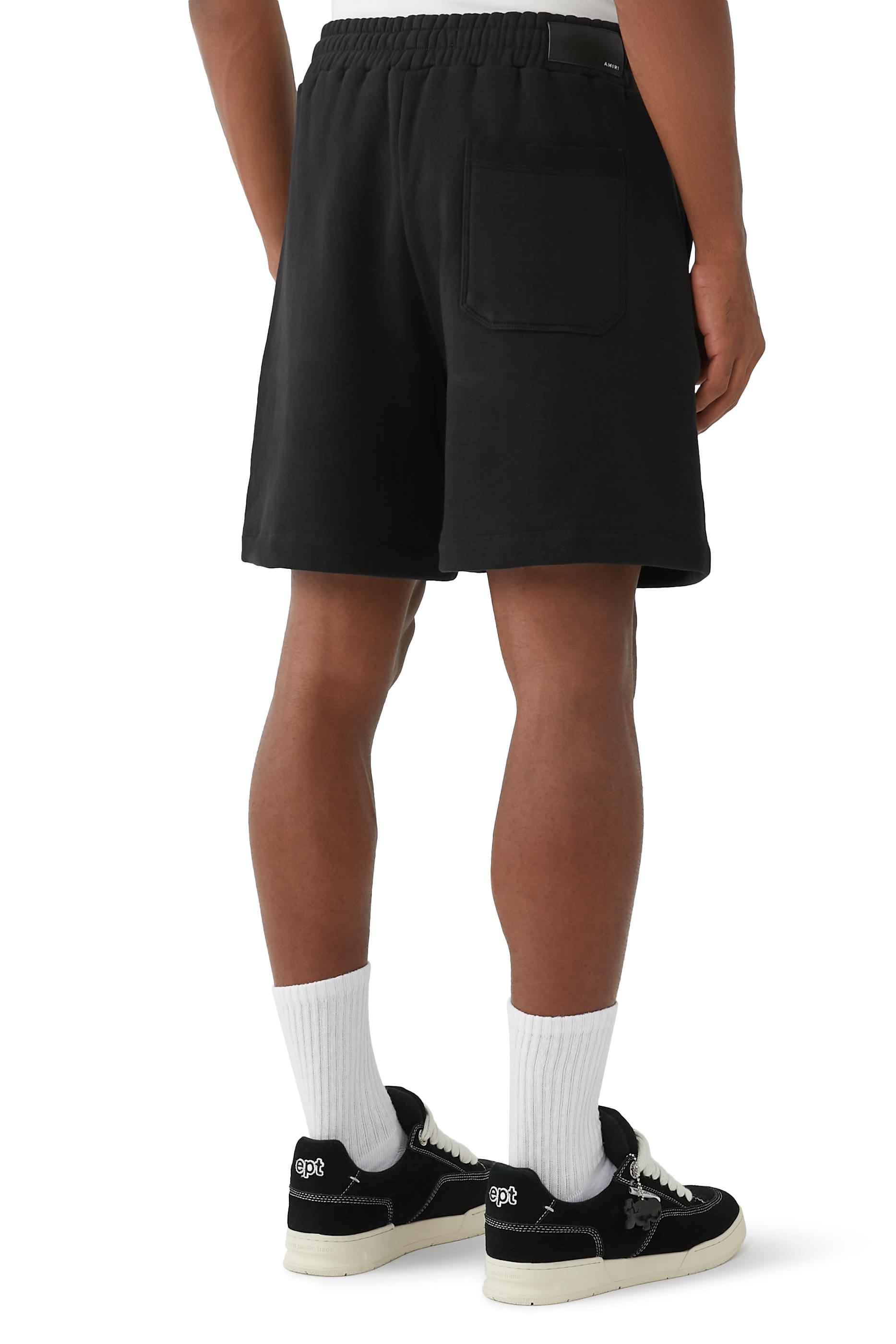 شورت بشعار الماركة