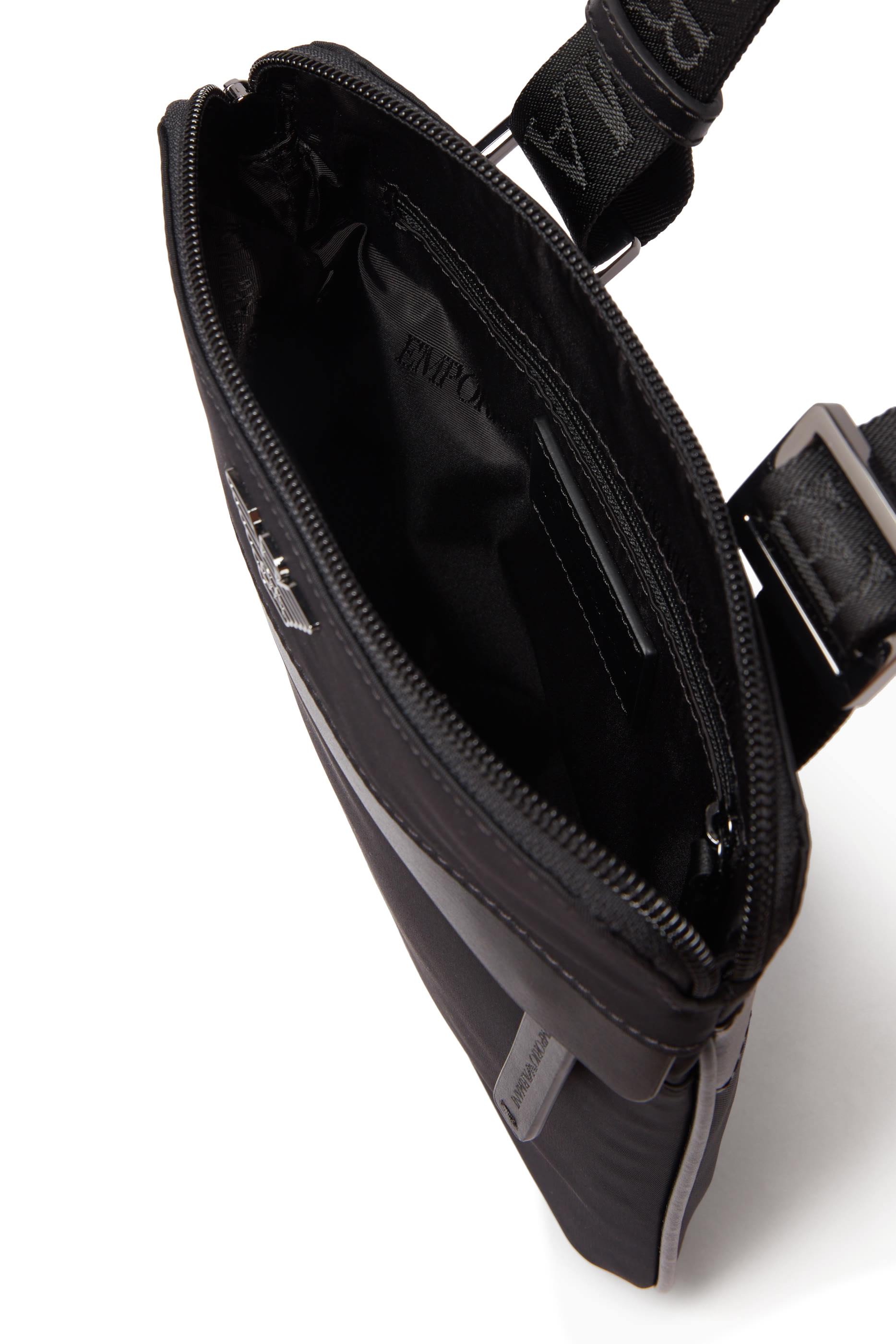 حقيبة كروس بشعار الماركة