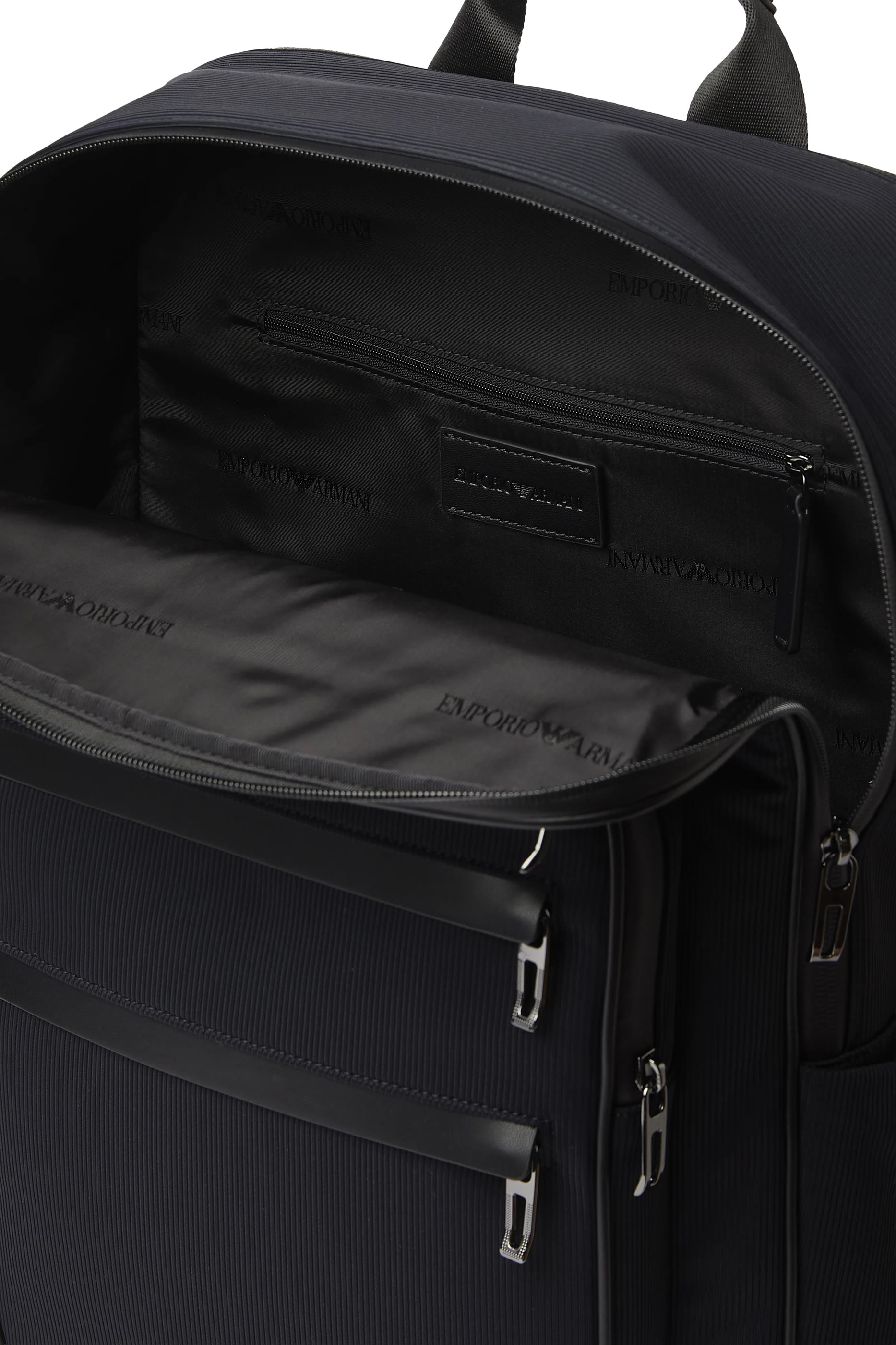 حقيبة ظهر بشعار الماركة