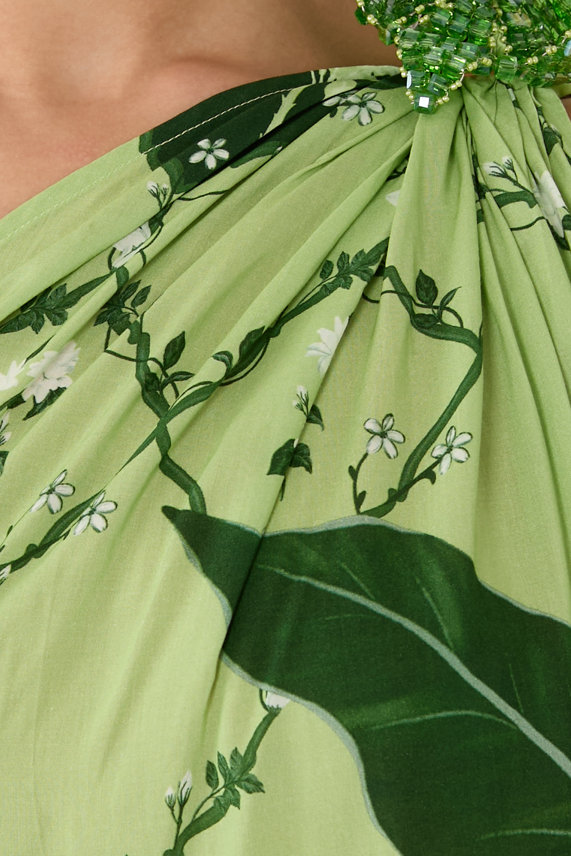 فستان توغا طويل مزين بكريستال