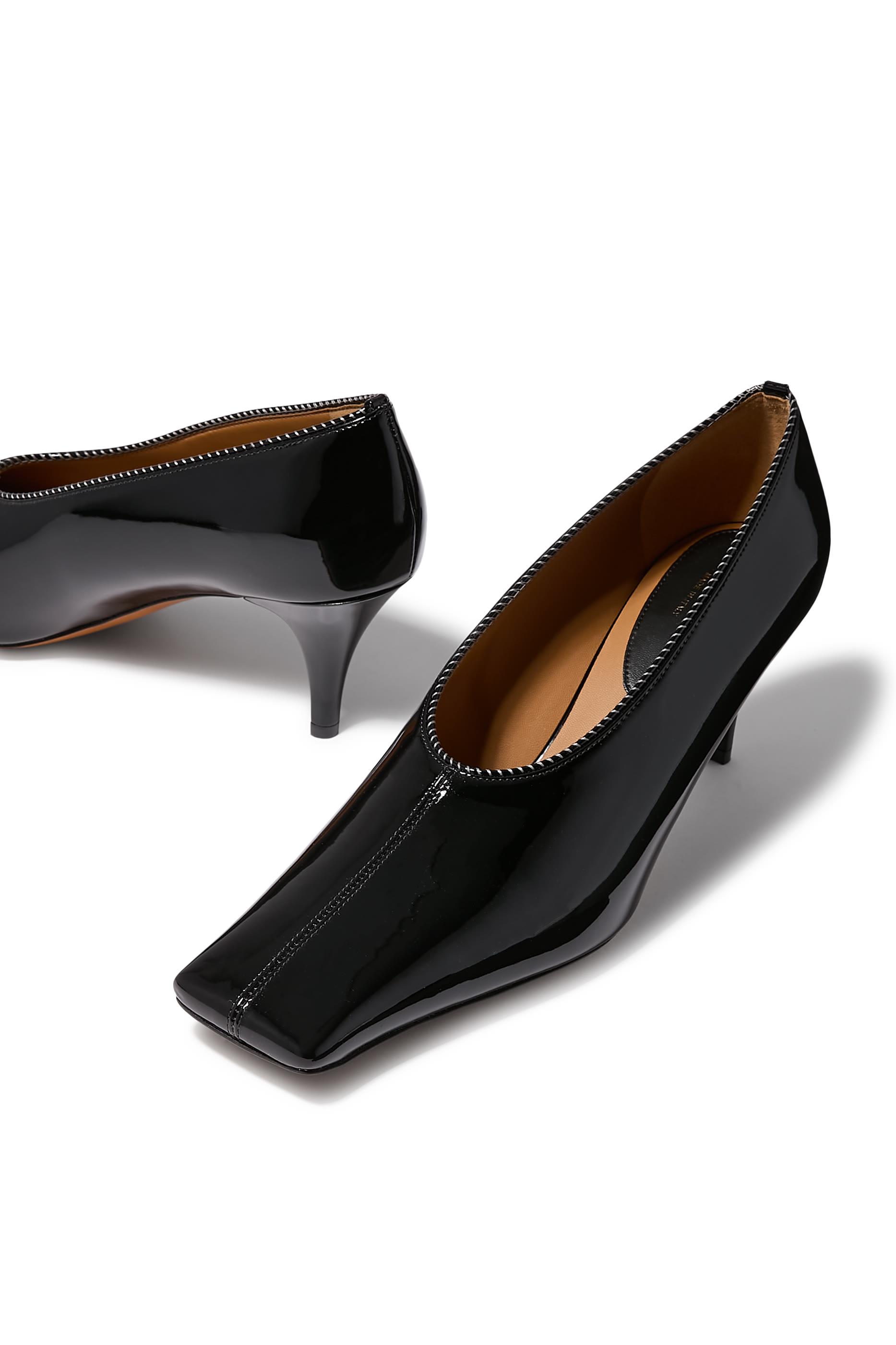 حذاء بمقدمة مربعة 60 بكعب صغير خامة لامعة