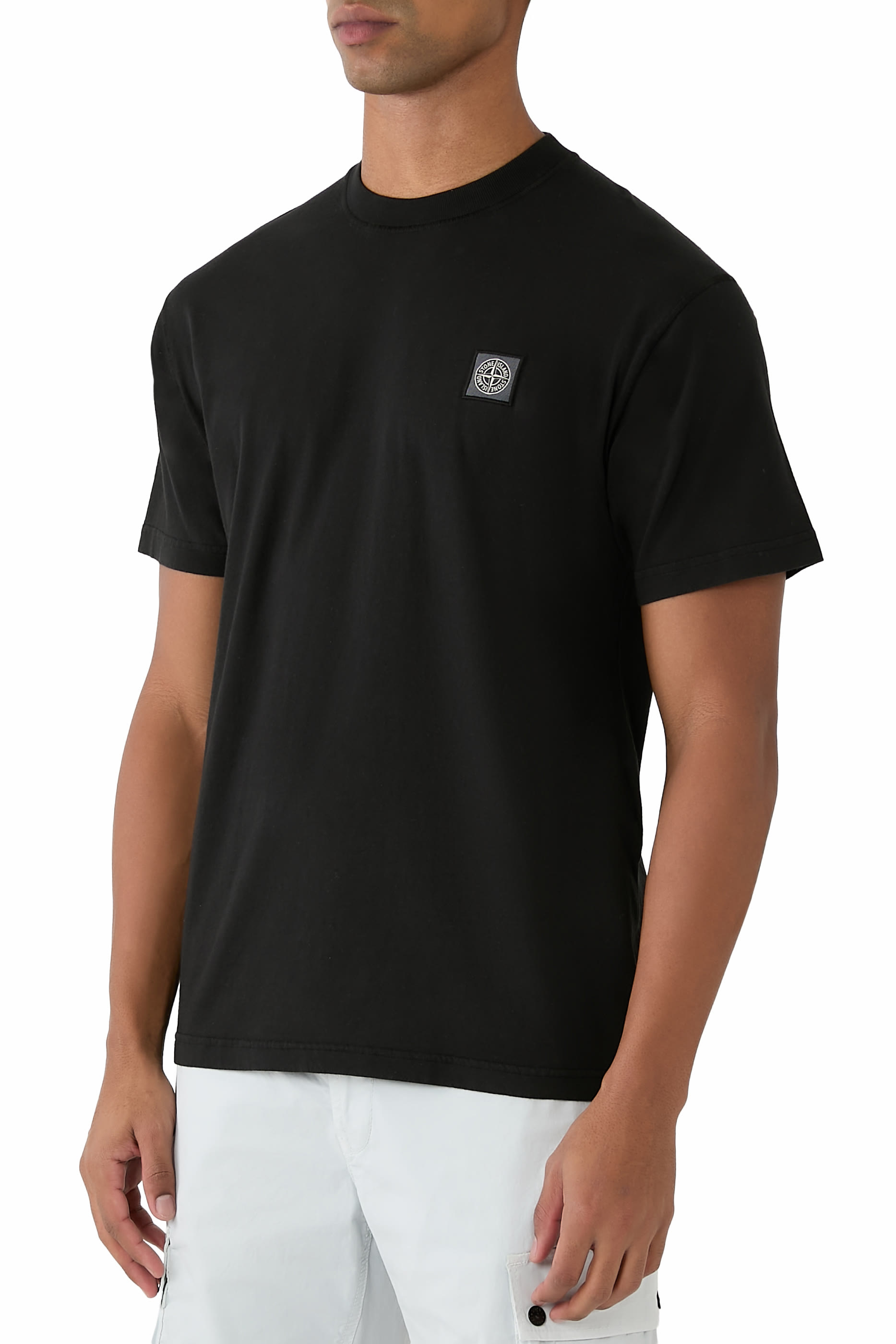 تيشيرت بأكمام قصيرة