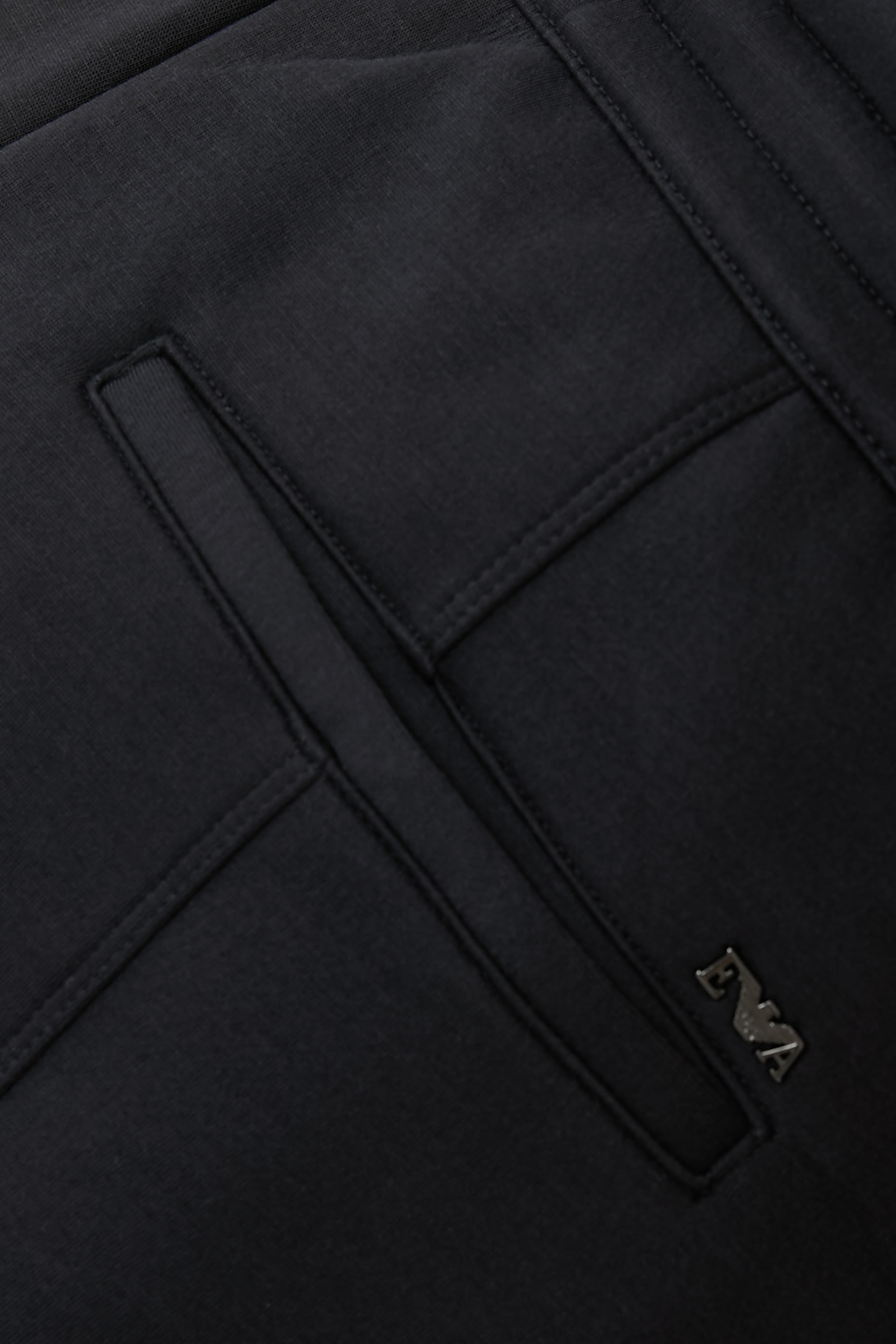 بنطال رياضي جيرسيه مزدوج ضمن التشكيلة الأساسية للسفر