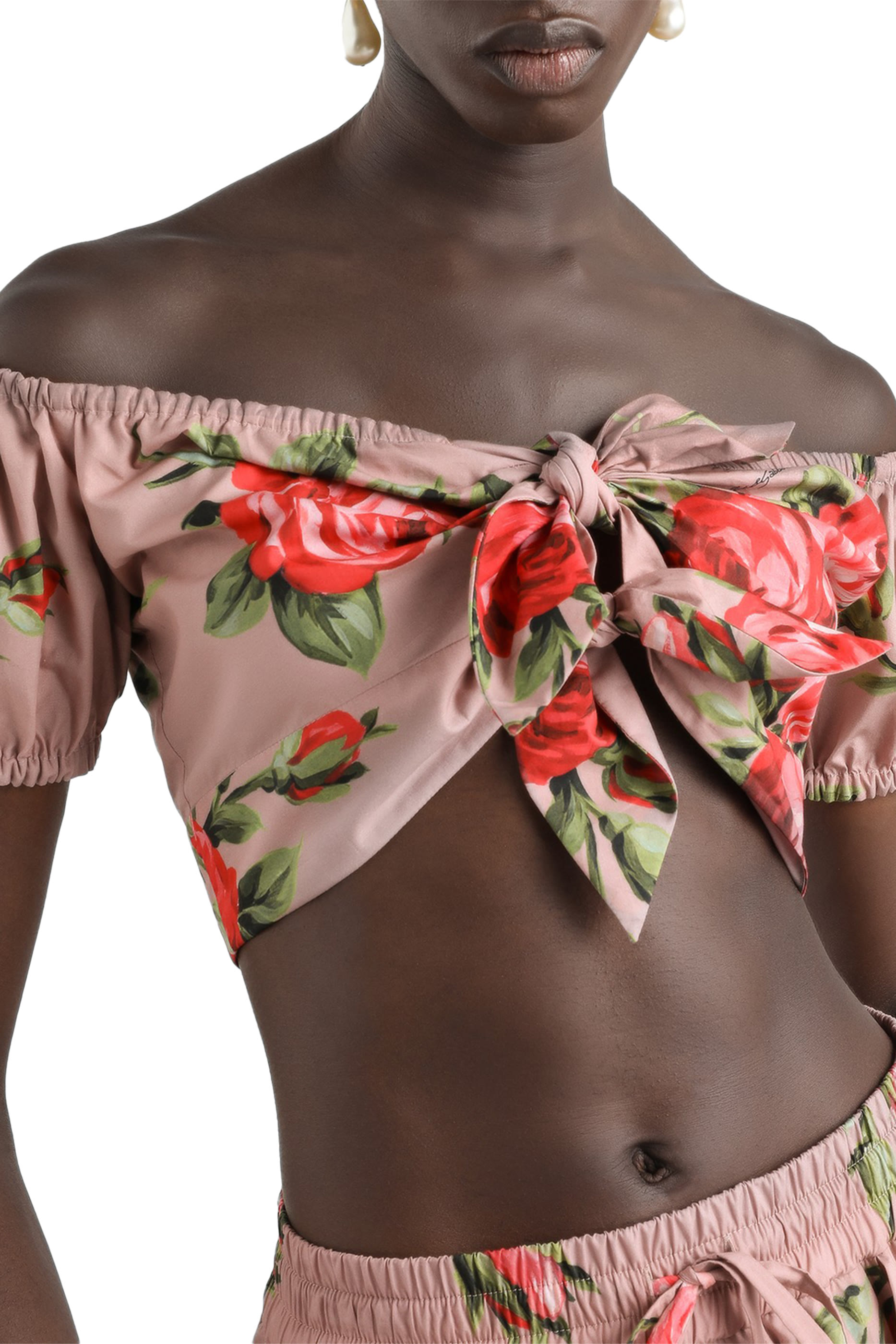 بلوزة بنقشة ورد قطن