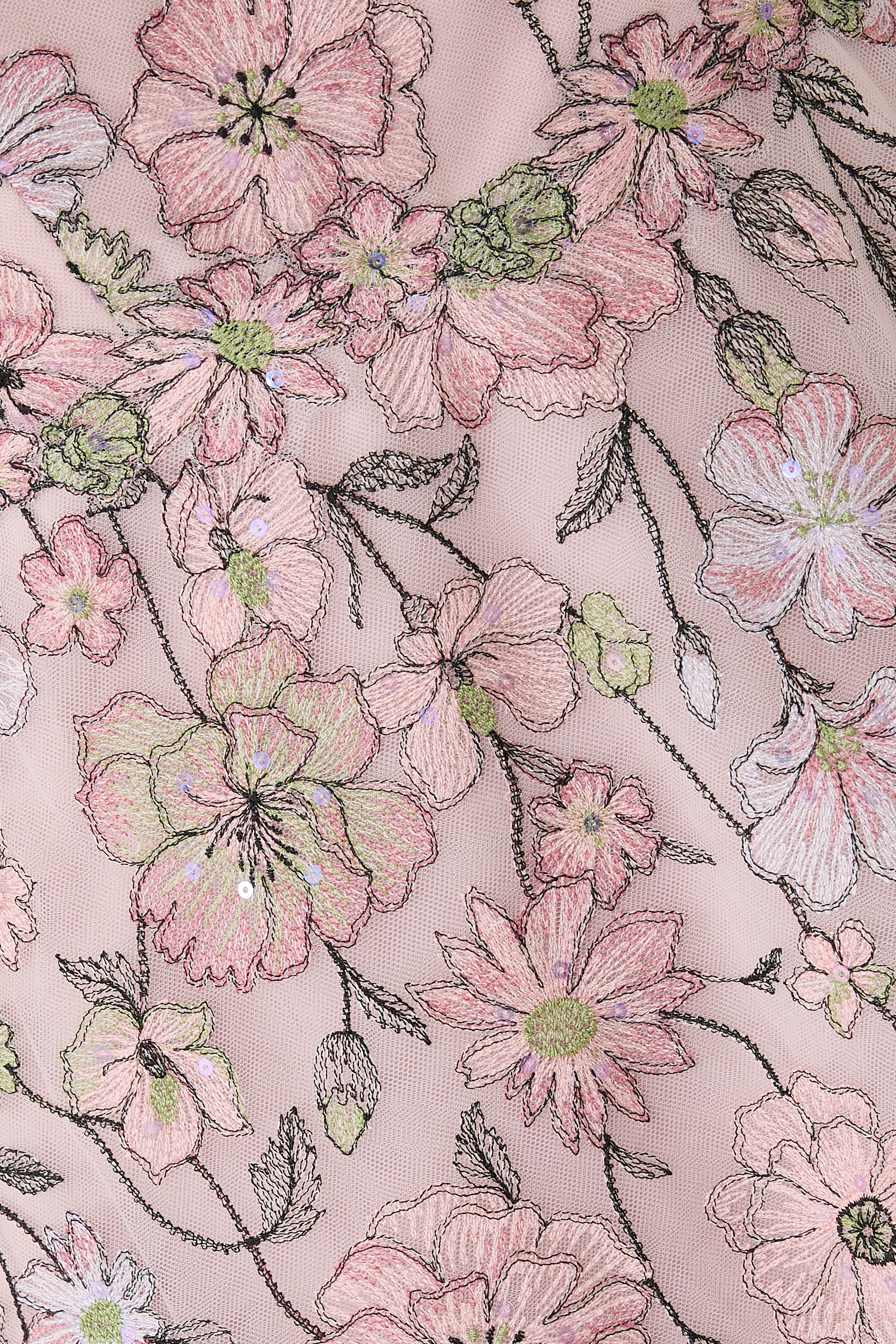 فستان سهرة بكتف مكشوف وتطريزات زهور تول