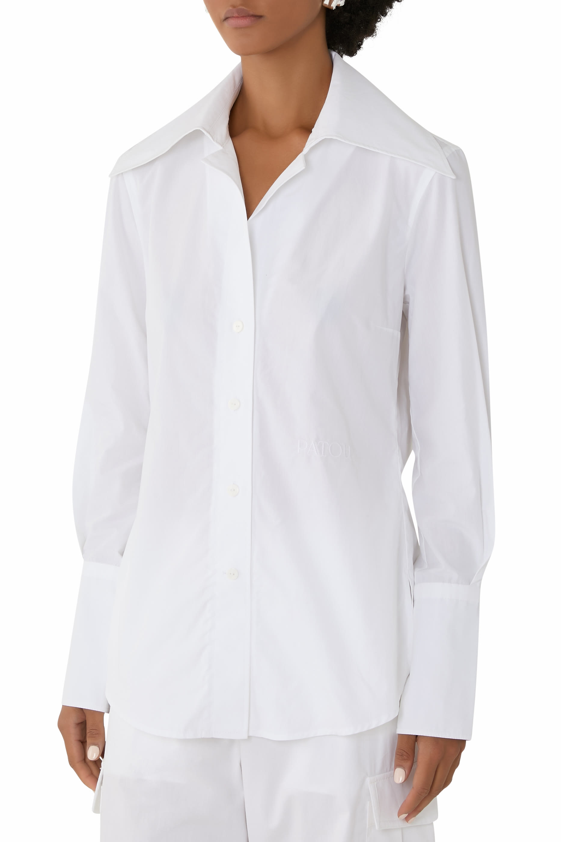 قميص بأكمام طويلة