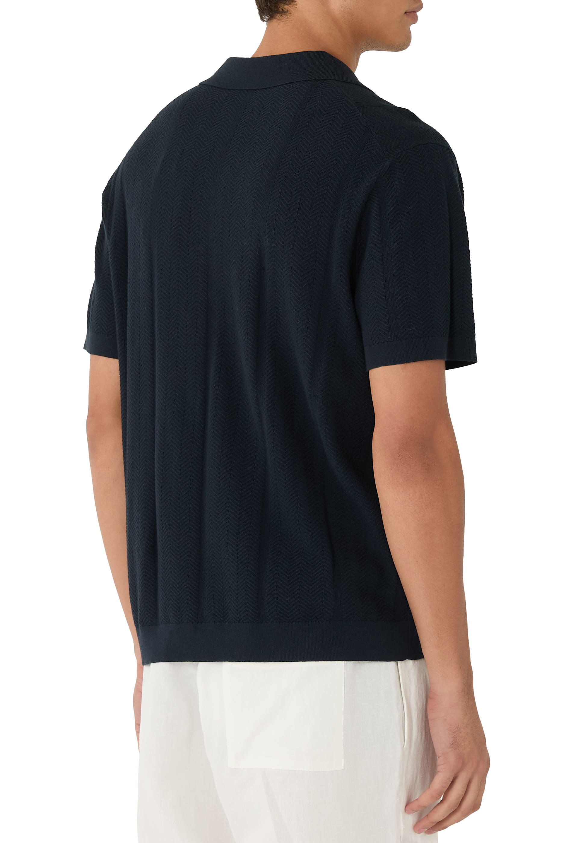 قميص بياقة مطوية