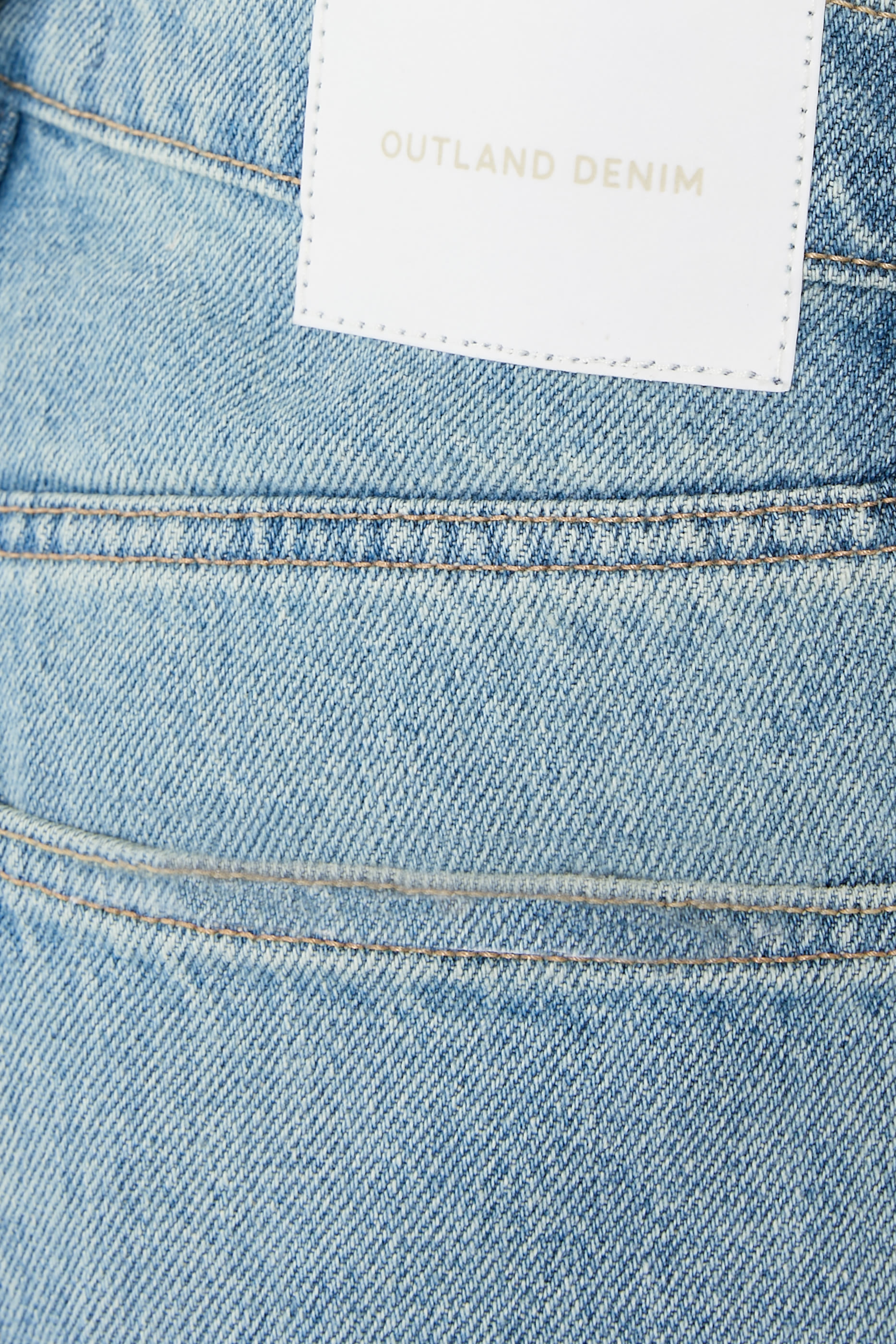 بنطال جينز أفريل بقصة ساق واسعة بخصر متوسط الارتفاع