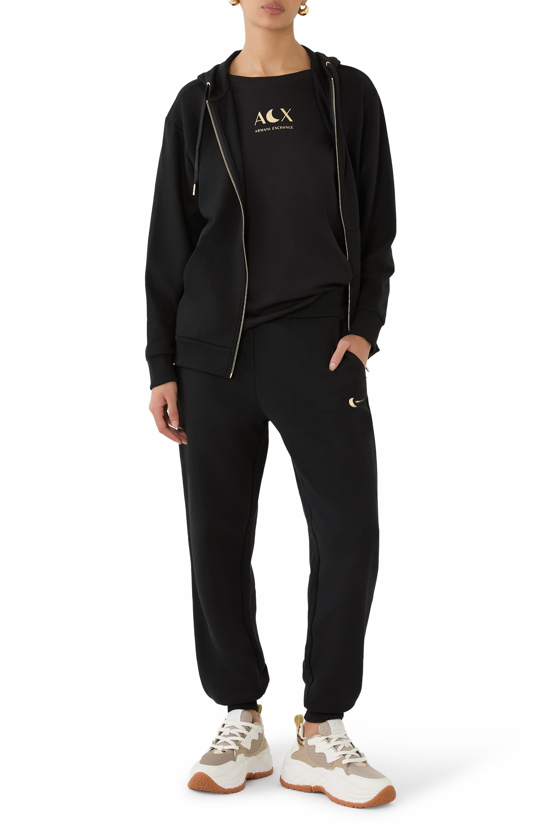 بنطال رياضي بشعار الماركة بإصدار لرمضان