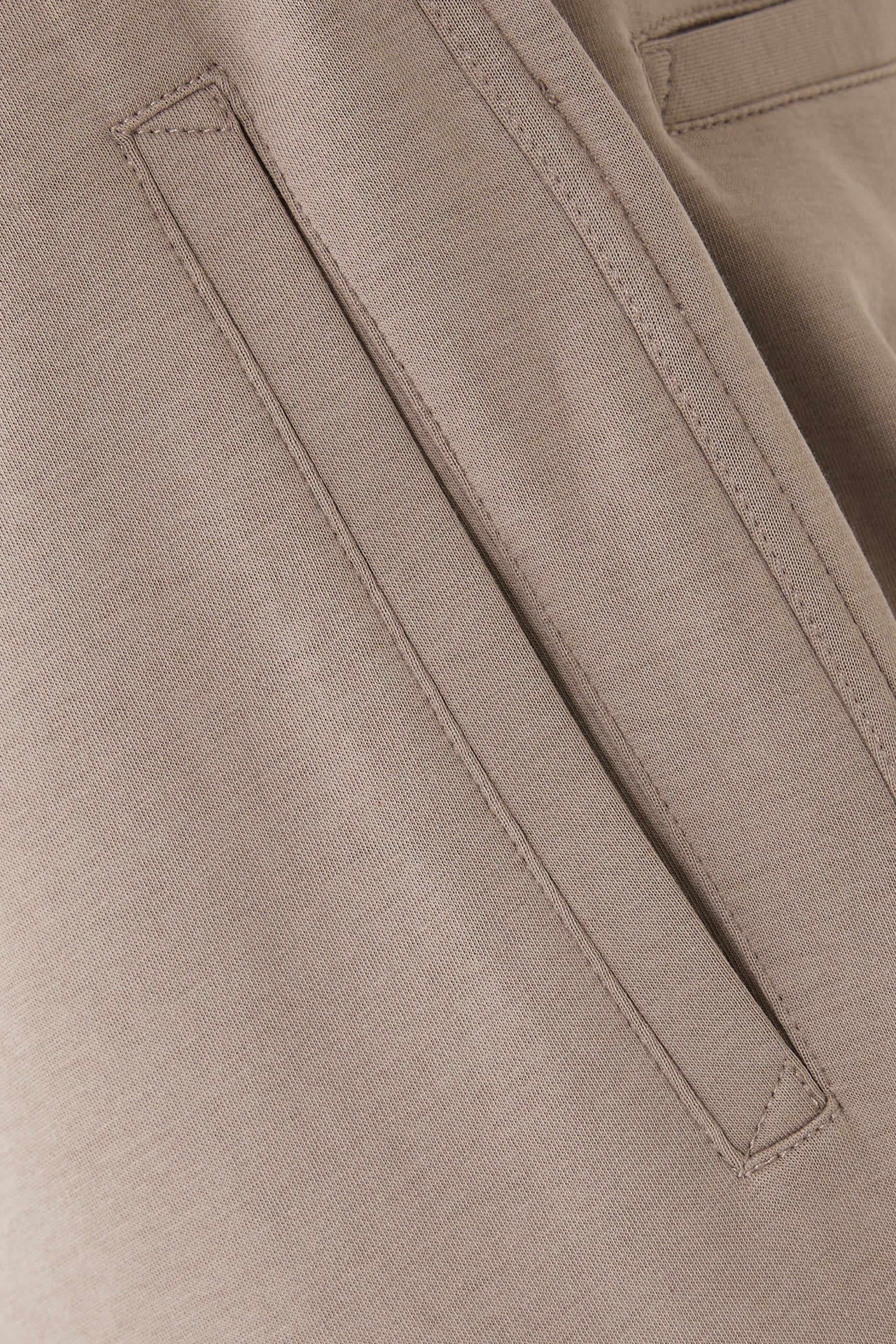 بنطال رياضي بشعار الماركة جيرسيه