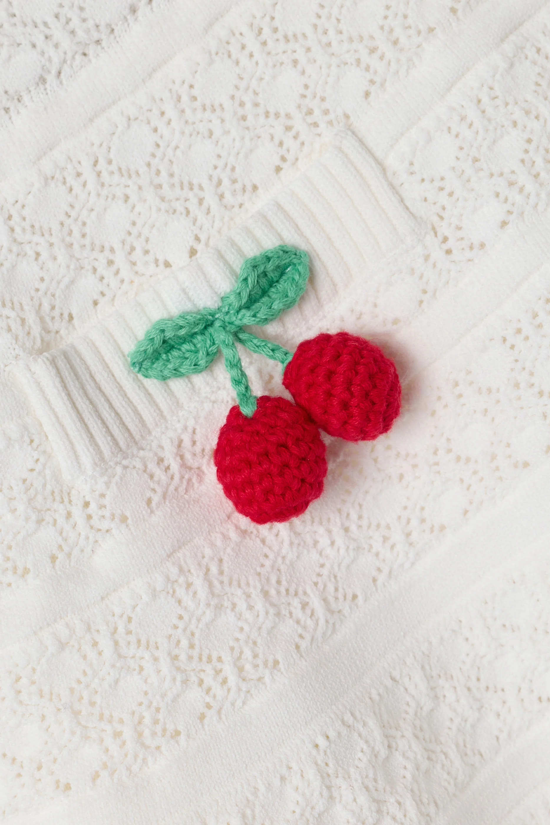 تنورة منسوجة بتطريزات كرز للأطفال