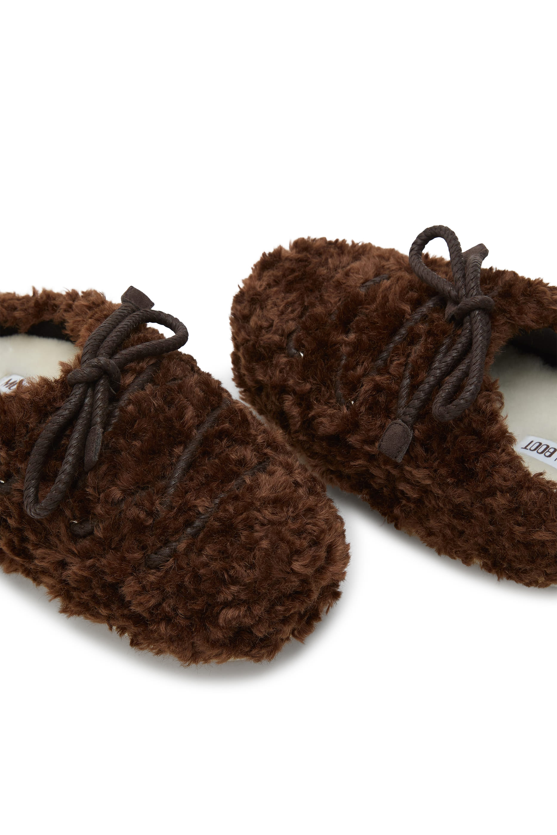 حذاء اي في اكس مفتوح من الخلف فرو صناعي مجعد