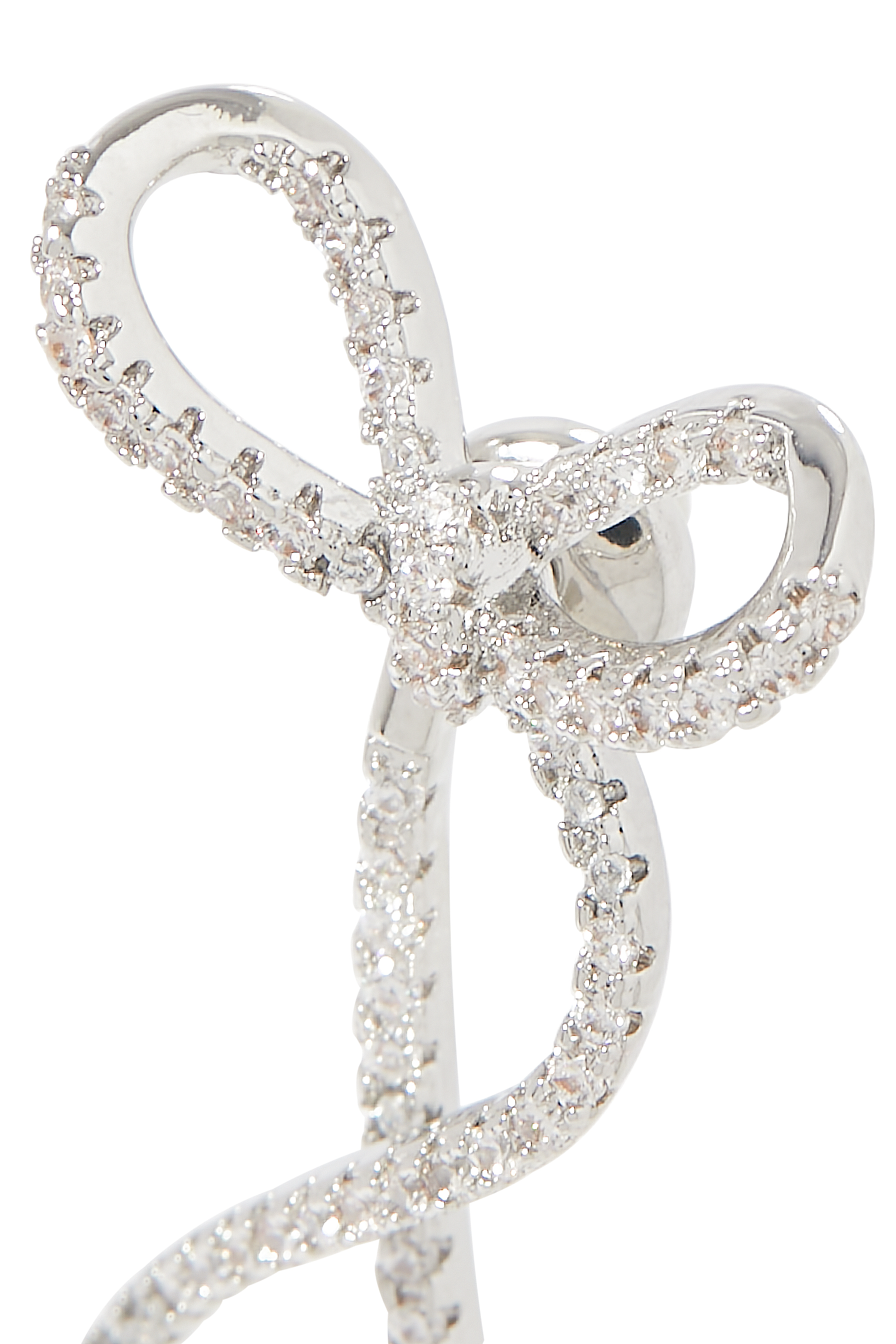 أقراط كارولين بتصميم ربطة فيونكة