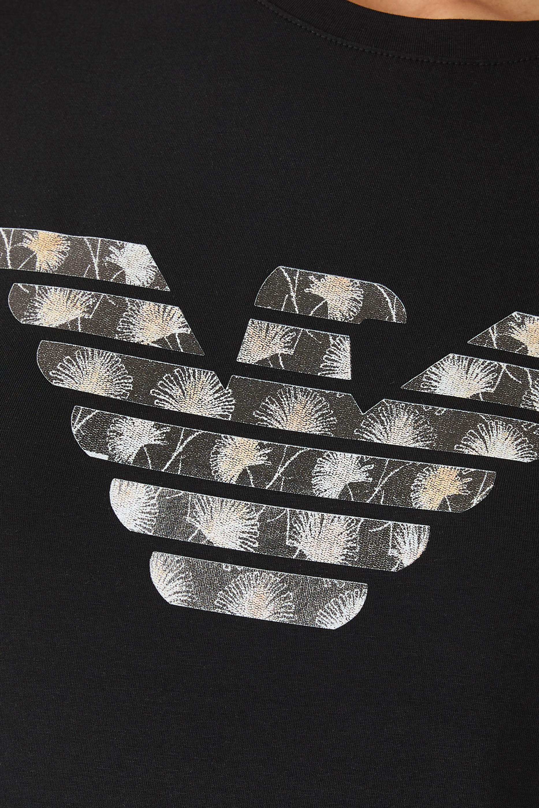 تيشيرت ايه اس في بقصة ضيقة وشعار الماركة بحجم كبير جبرسيه مطاطي