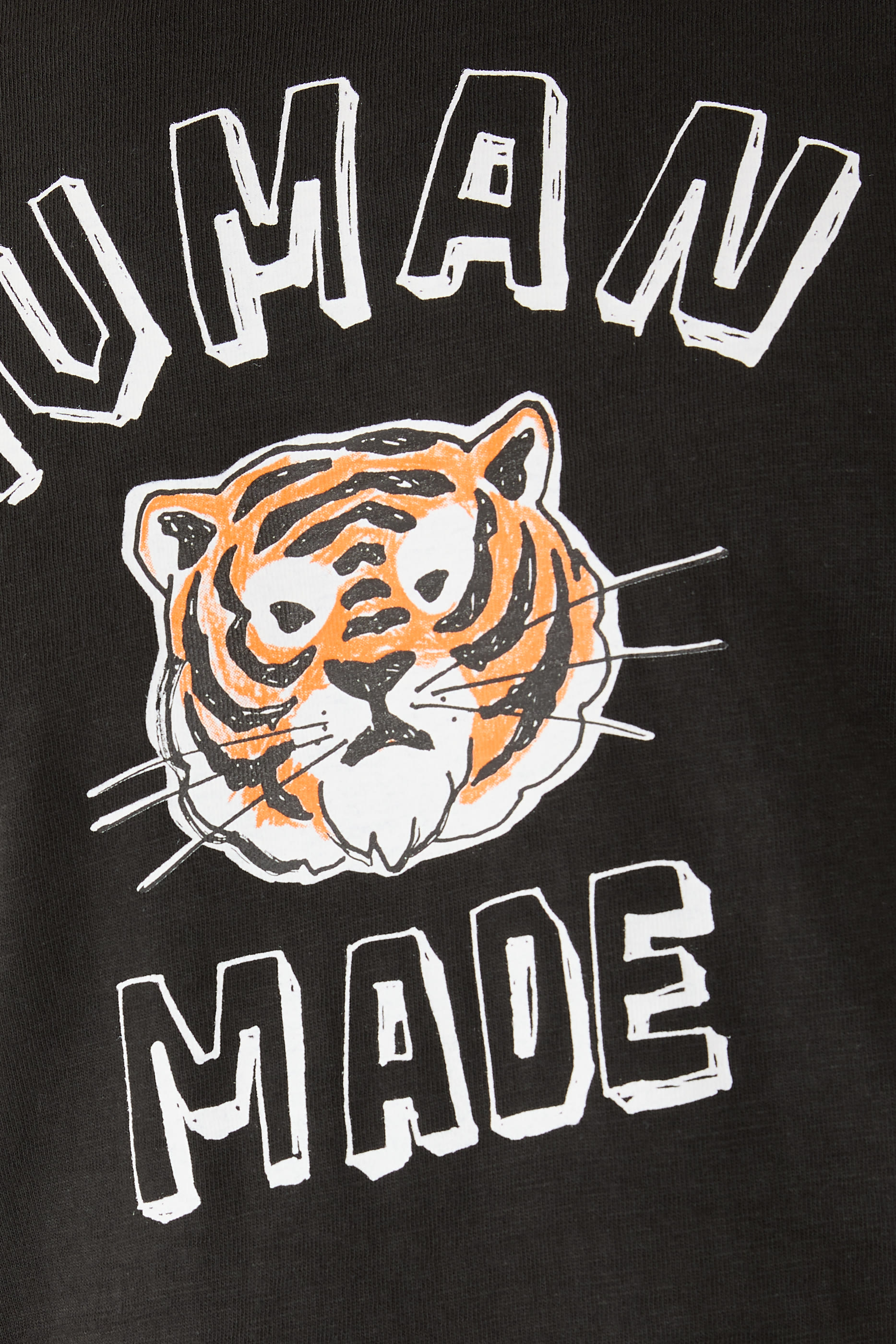 تيشيرت بطبعة غرافيكية