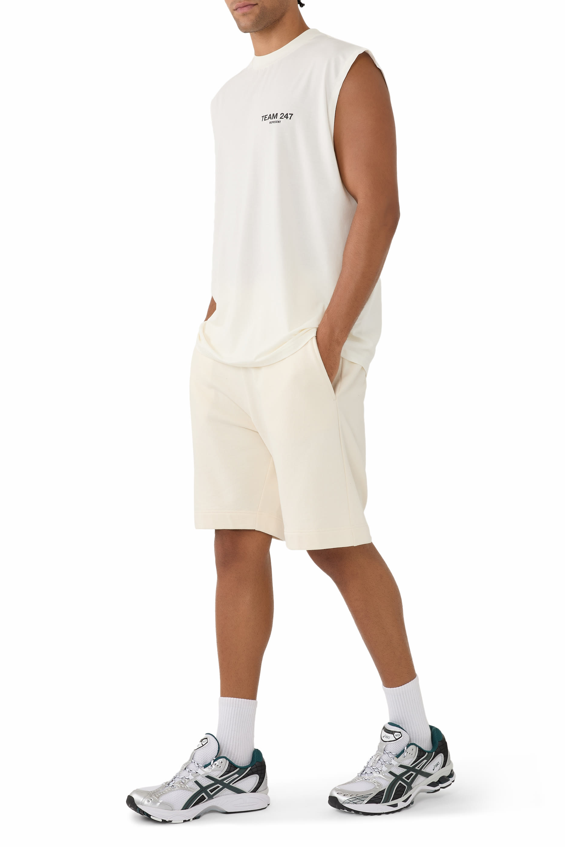 بلوزة تيم 247 بلا أكمام وبقصة فضفاضة