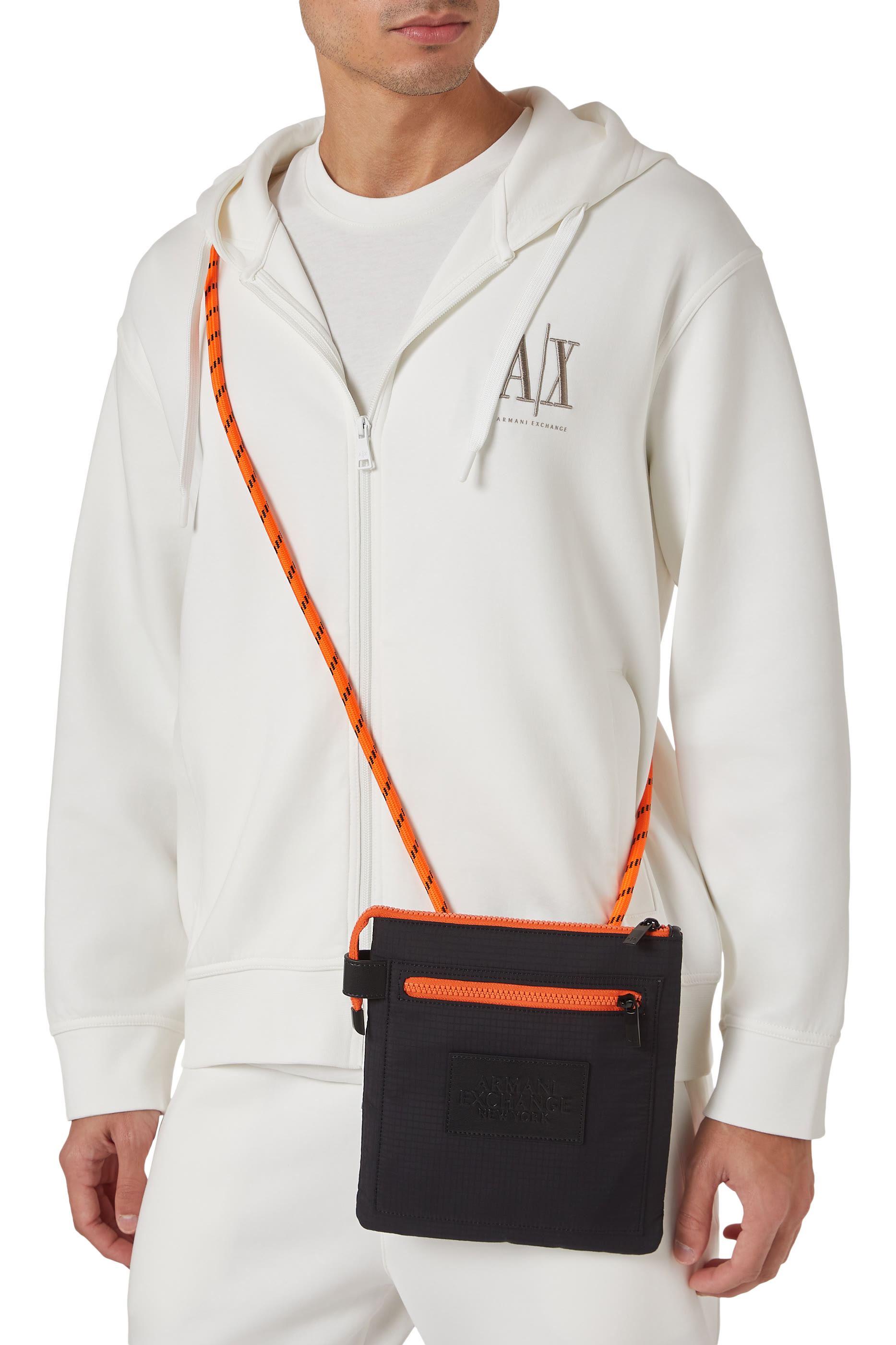 حقيبة كروس بودي بشعار الماركة قماش معالج