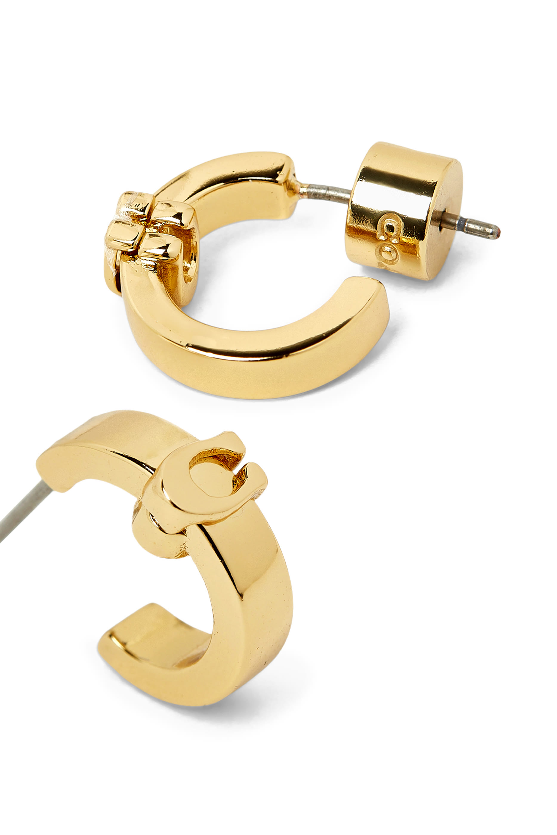 أقراط هاجي بشعار الماركة 