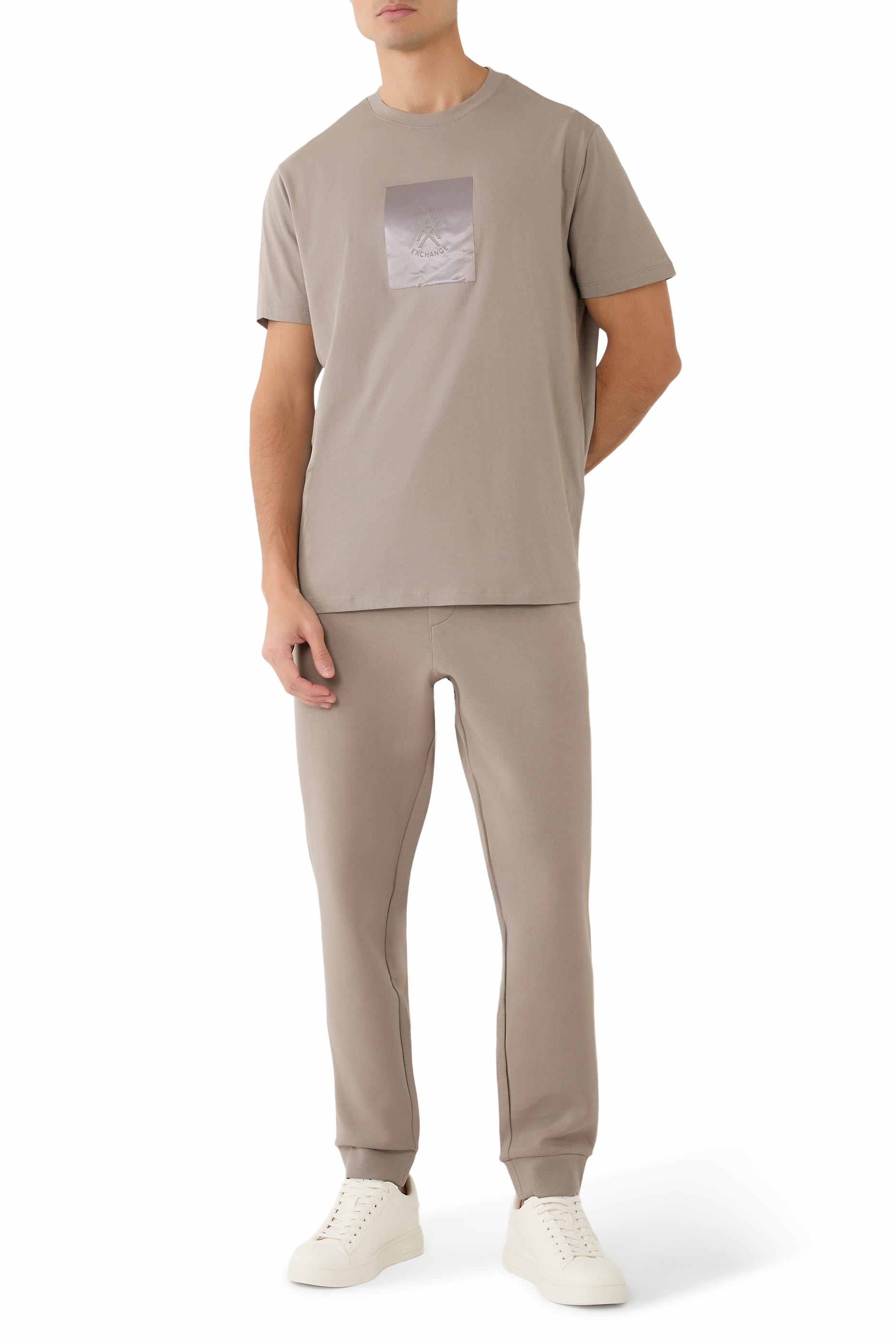 تيشيرت بشعار الماركة