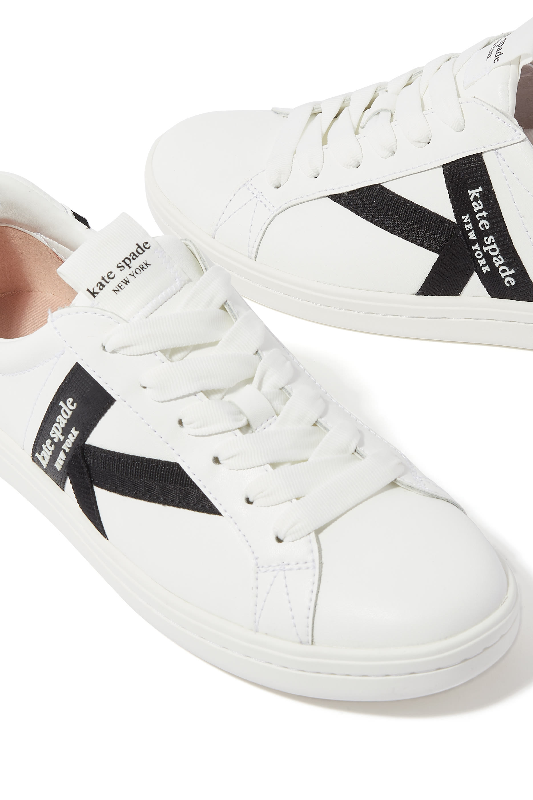 سنيكرز جلد بشعار الماركة