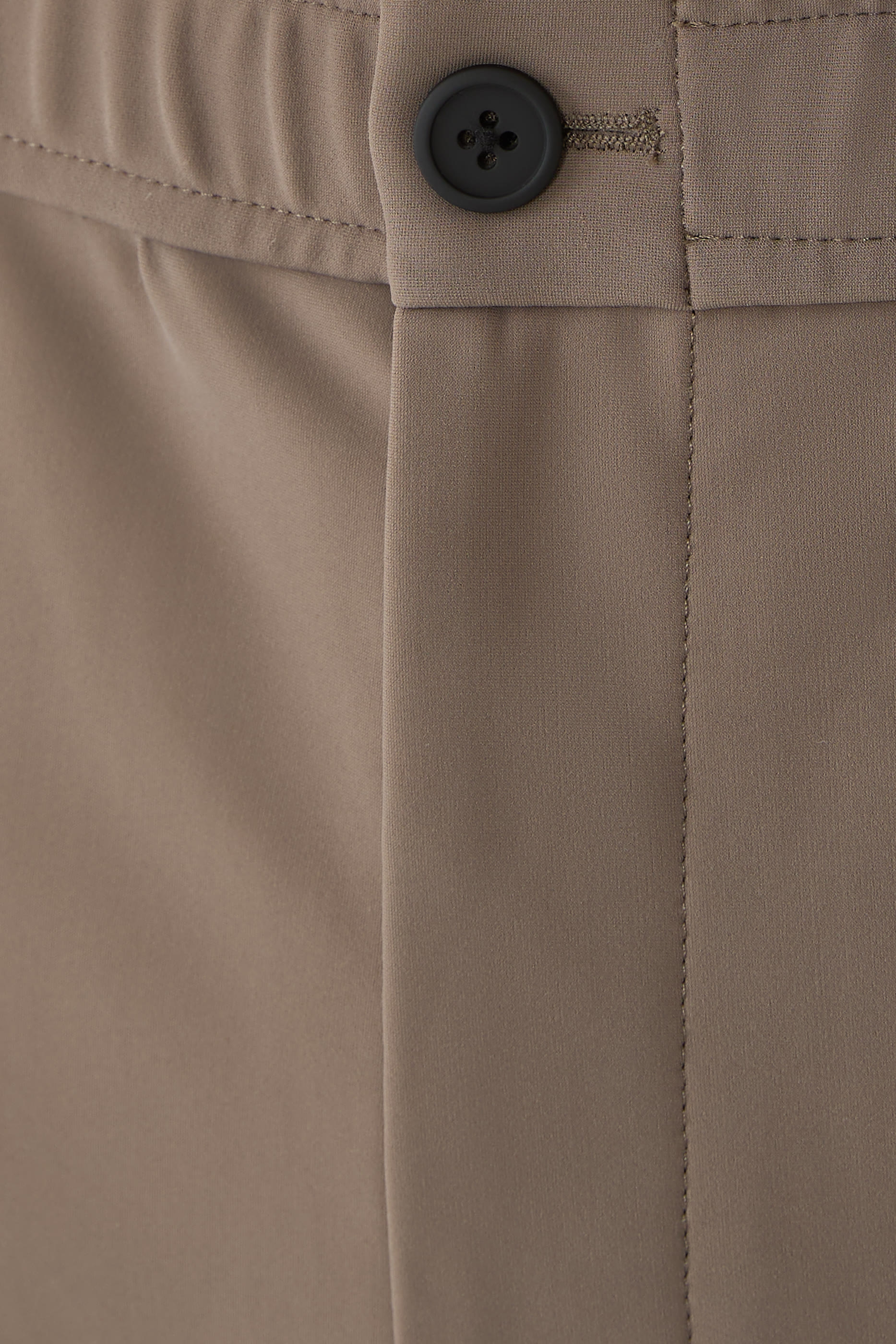 بنطال كورتيس بطيات