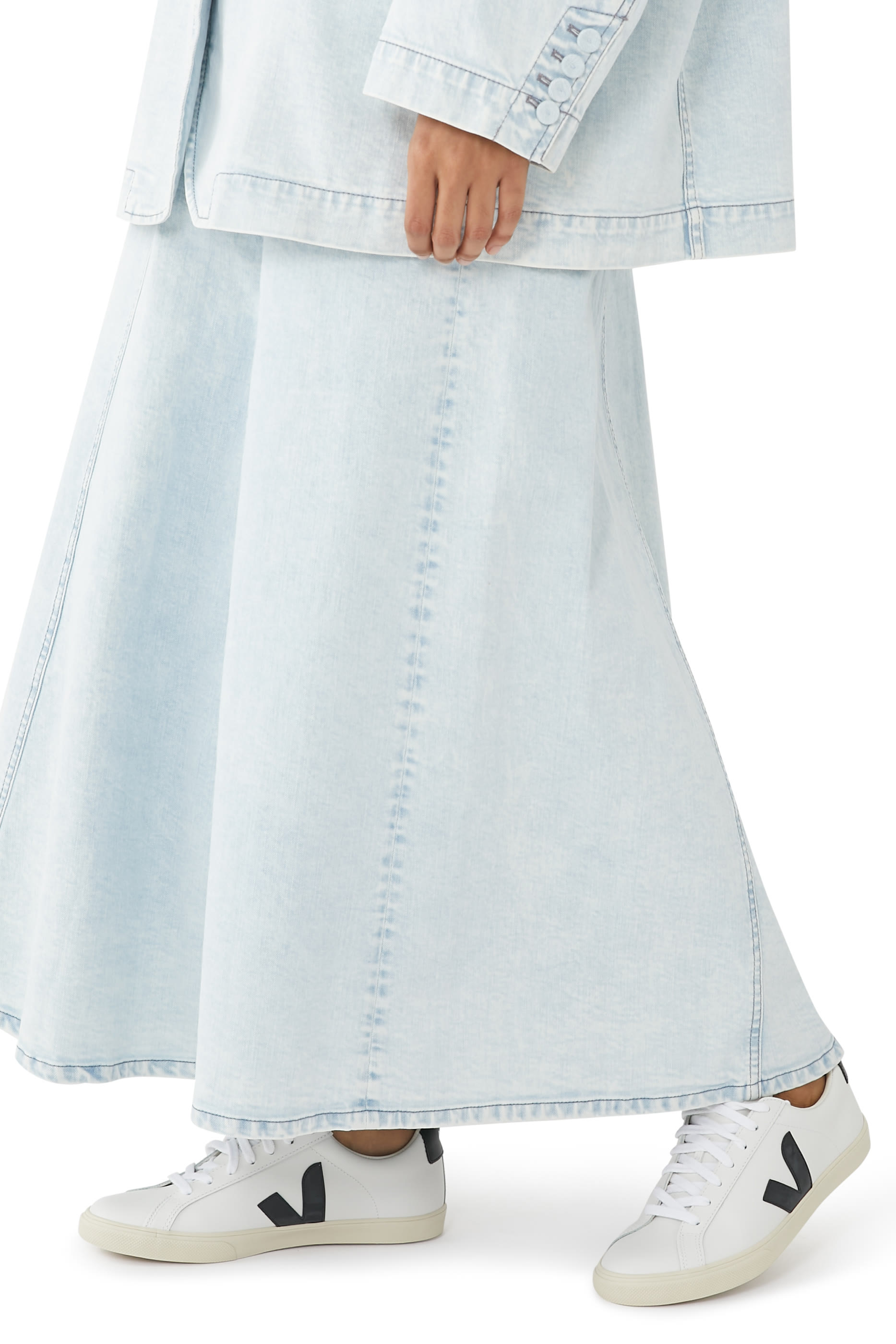 سنيكرز إسبلار بكاحل منخقض بشعار الماركة