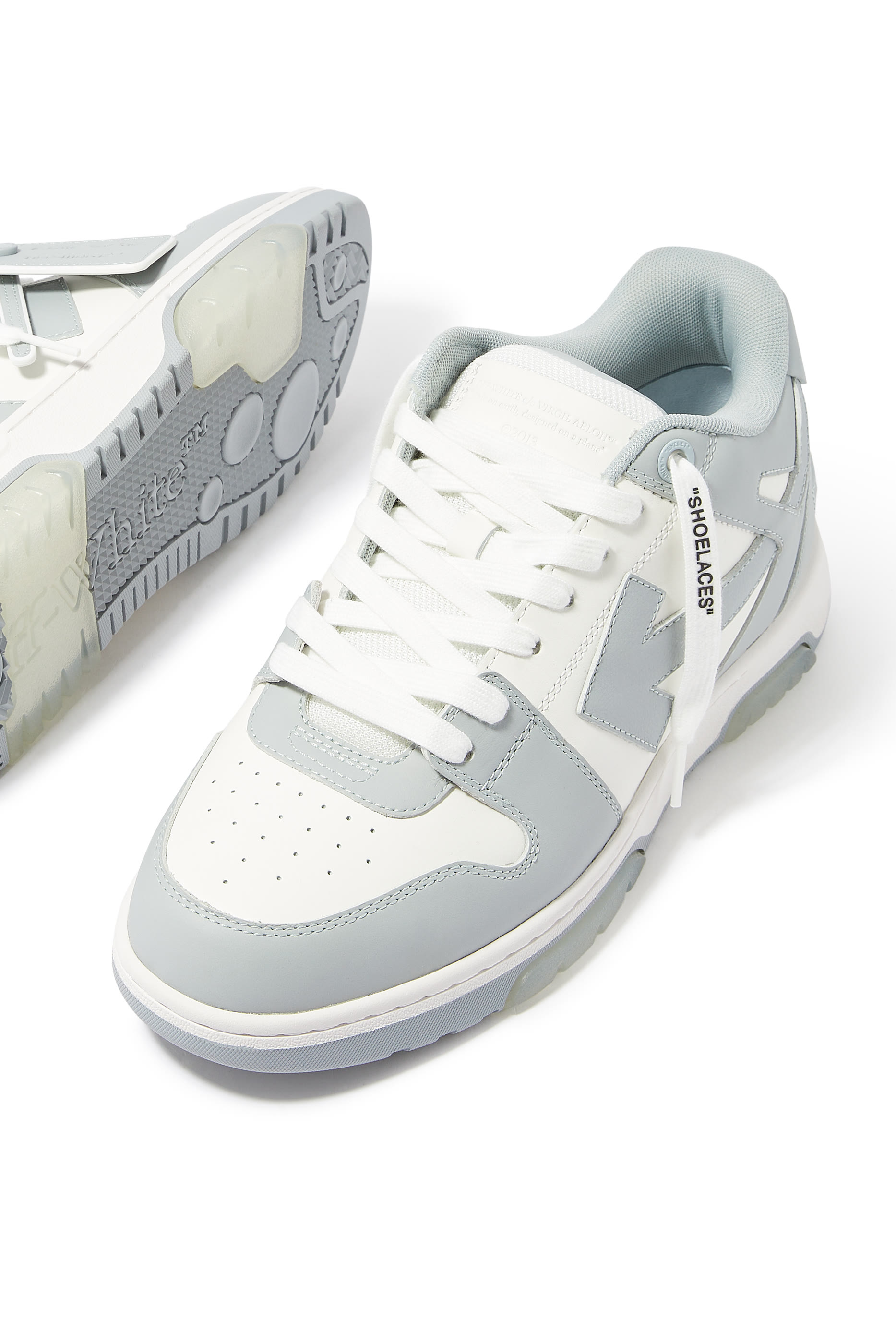 سنيكرز اوت اوف اوفيس جلد