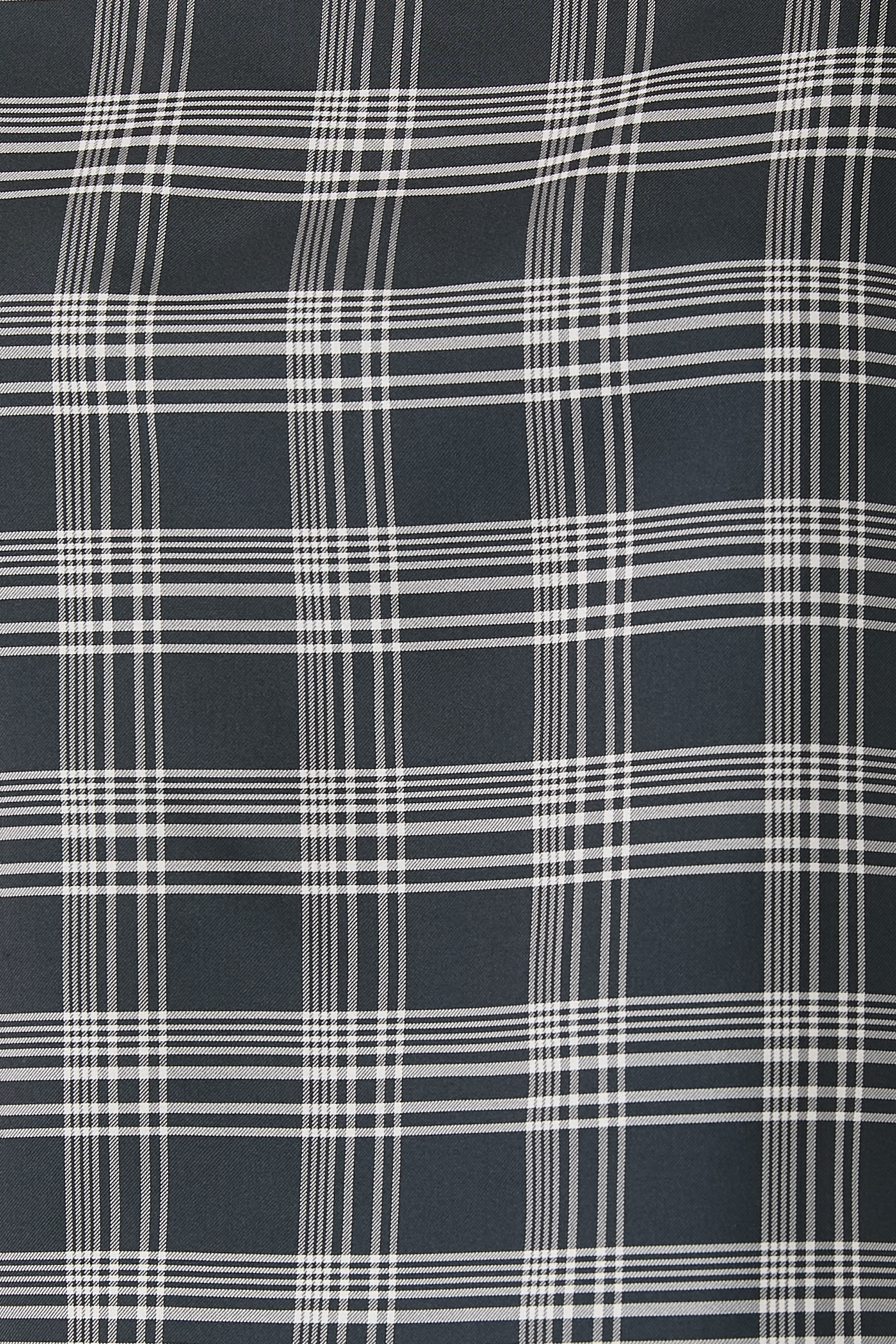 بلوزة بحمالات رفيعة ونقشة مربعات