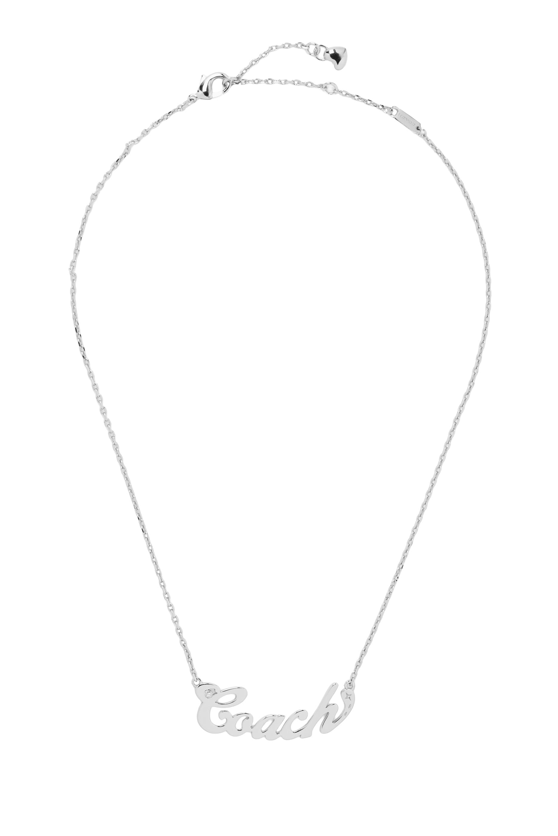 قلادة قصيرة بدلاية بشعار الماركة