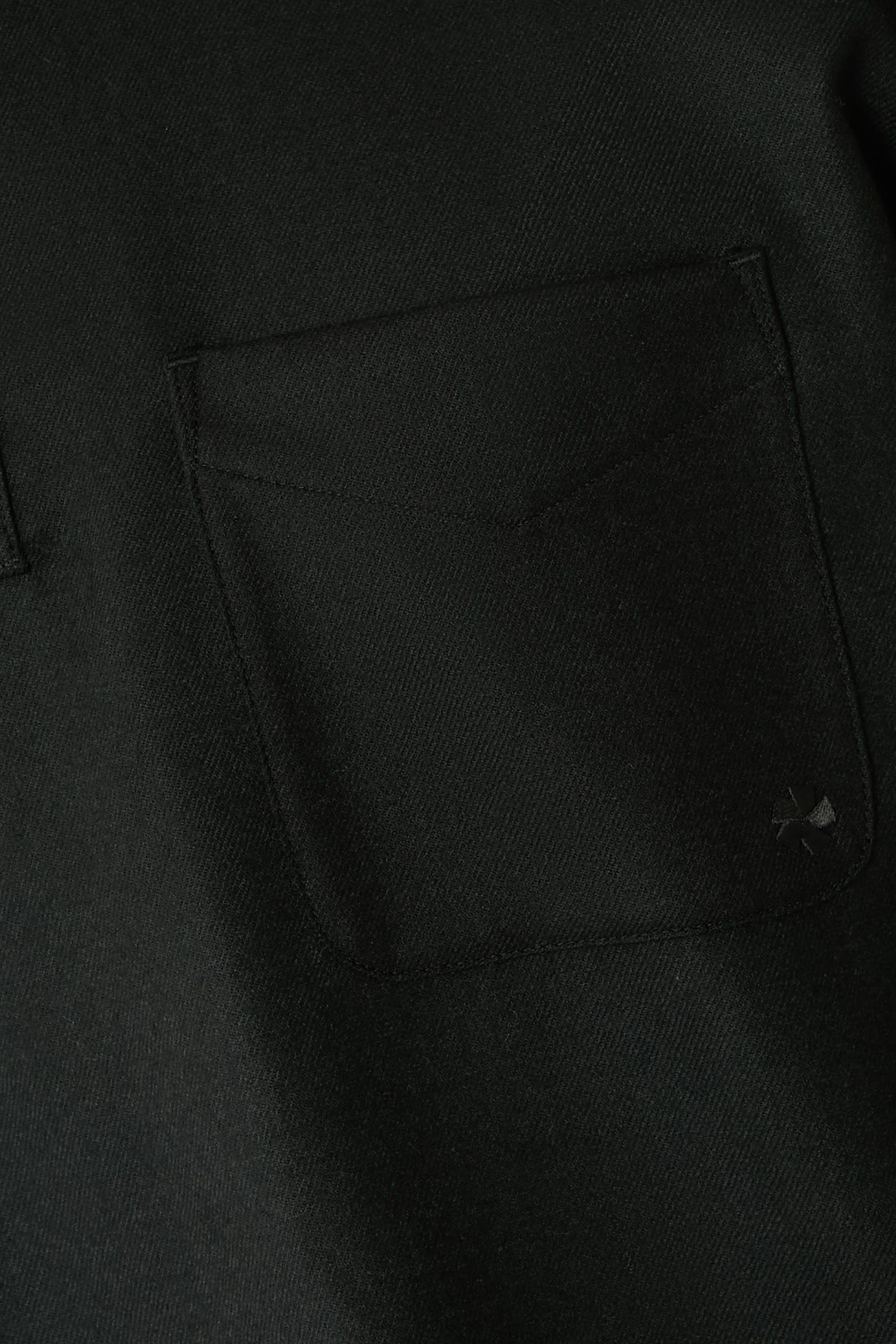 قميص بنمط كنزة بشعار الماركة