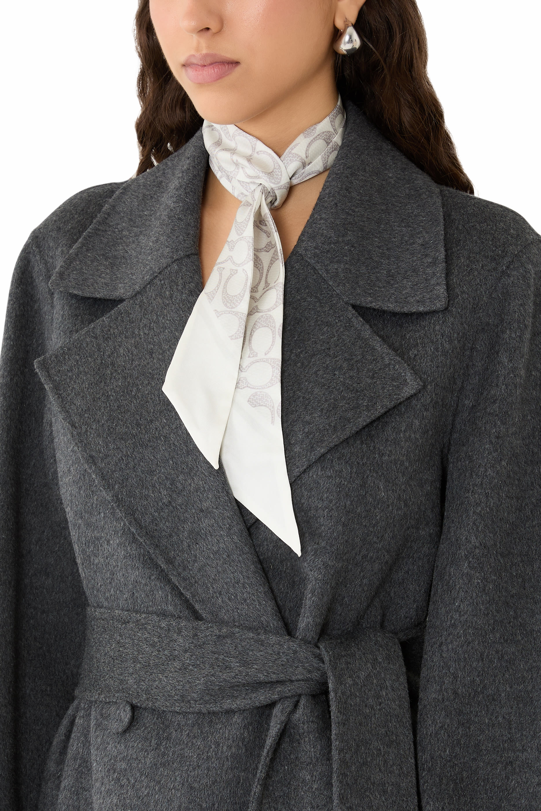 وشاح كلاسيكي بطبعات شعار الماركة حرير