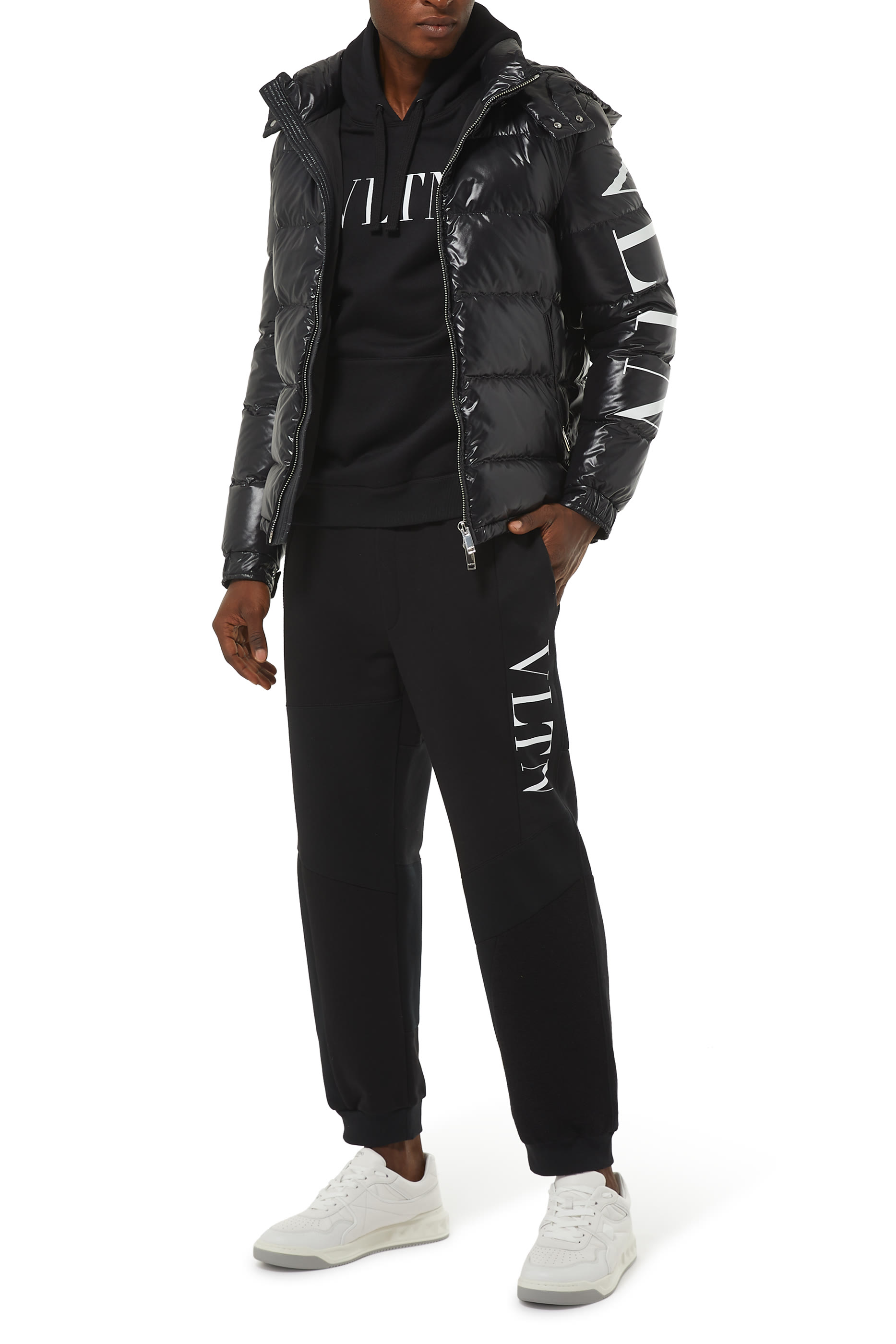 سنيكرز ون مزين بحلي هرمية