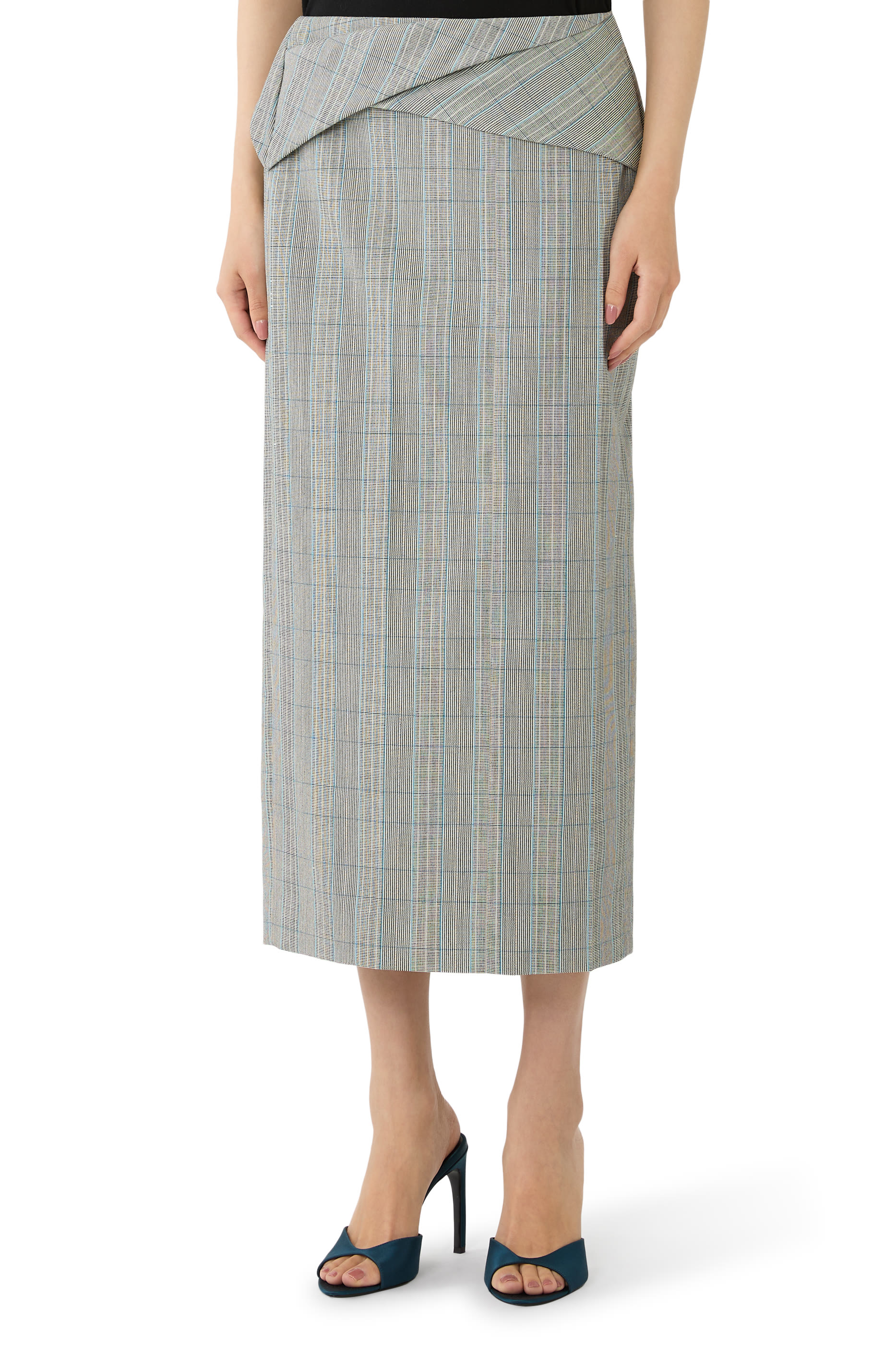 تنورة بتصميم ملفوف