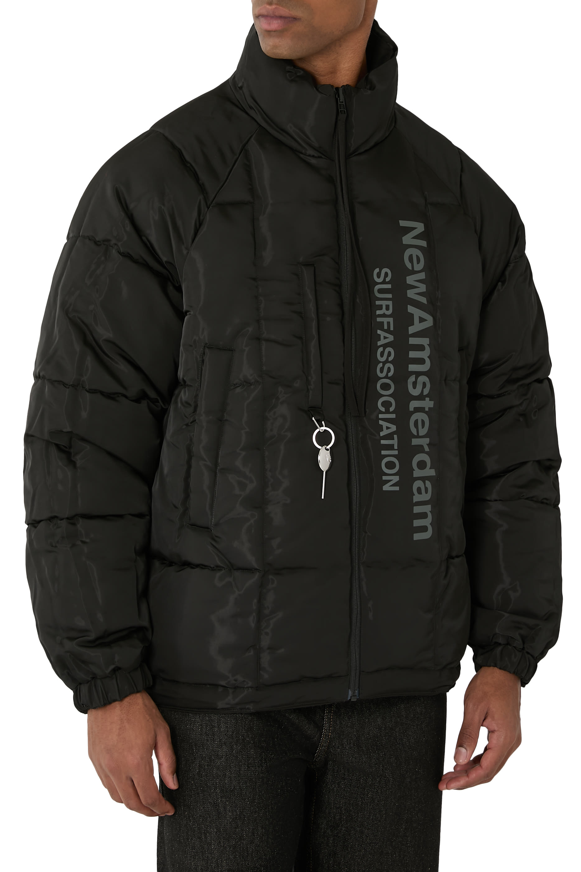 جاكيت بوجهين وتفاصيل عاكسة