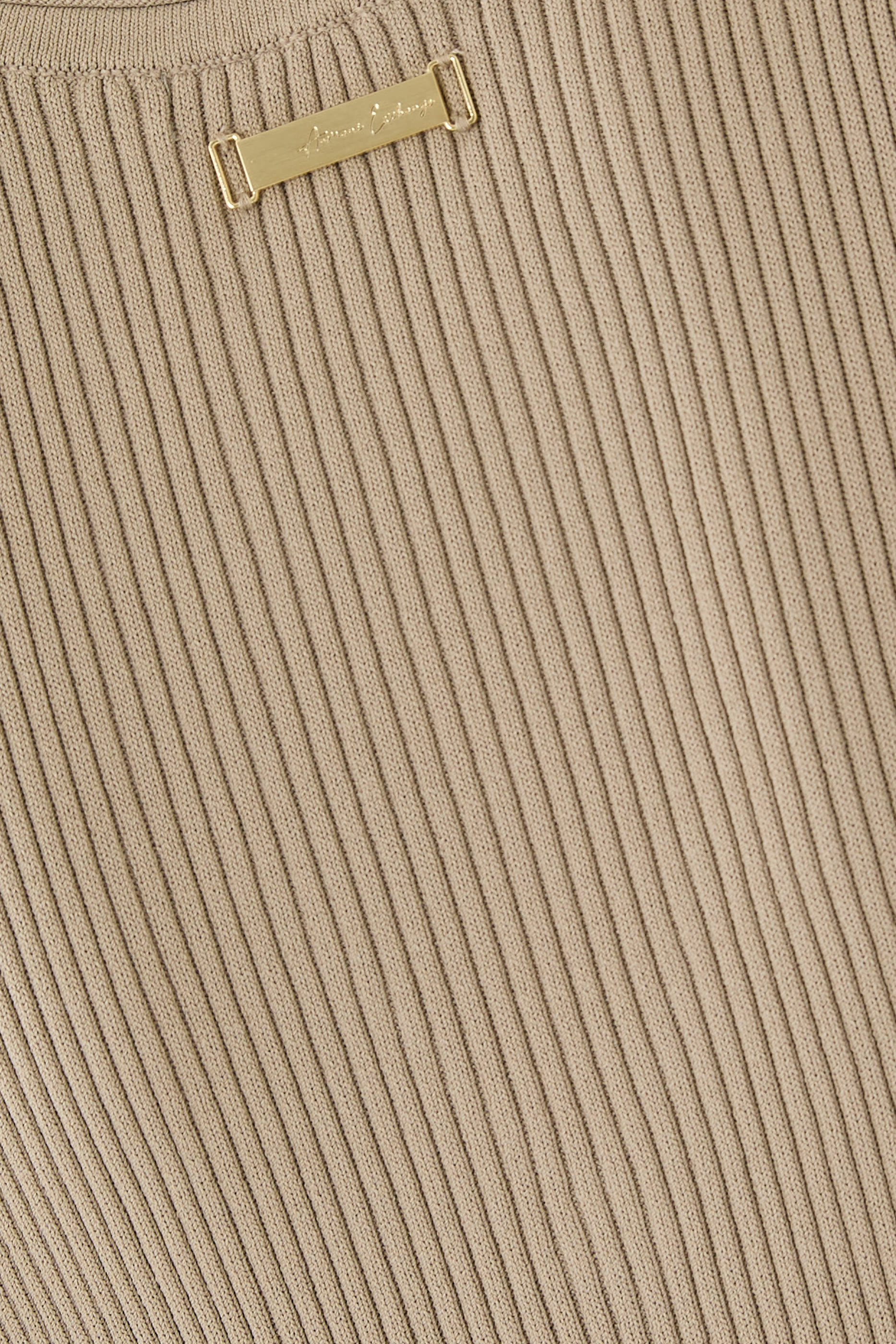 فستان طويل بياقة V من تشكيلة الملابس شبه الرسمية