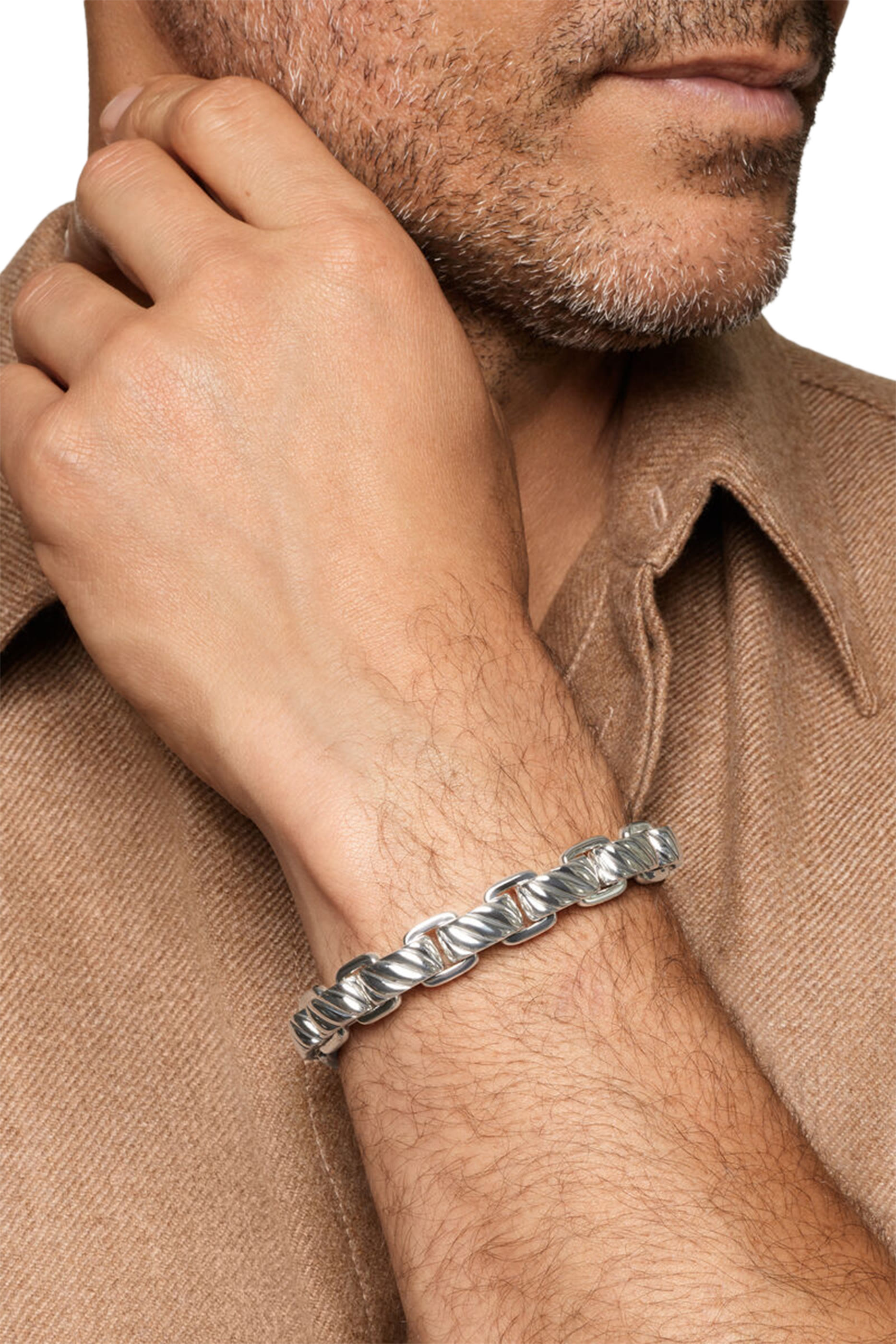 سوار سلسلة بحلقات منحوتة متصلة 