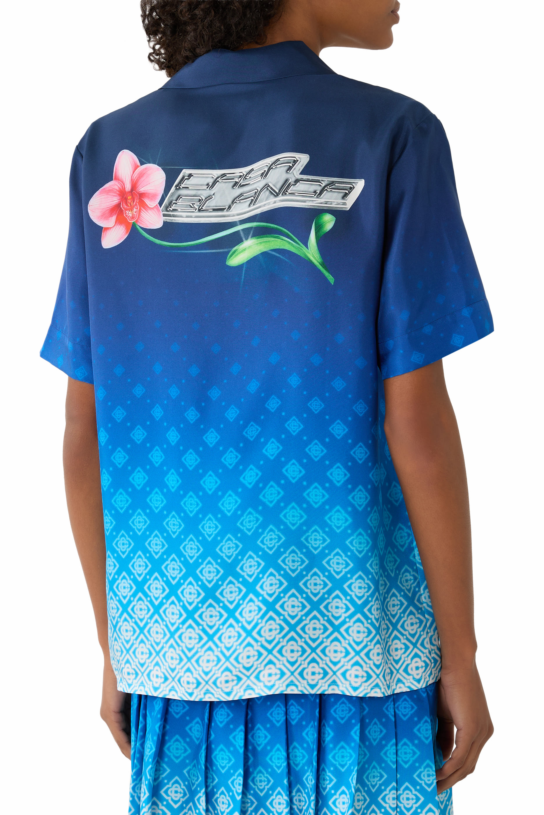 قميص بطبعة زهرة الأوركيد وحروف شعار الماركة حرير