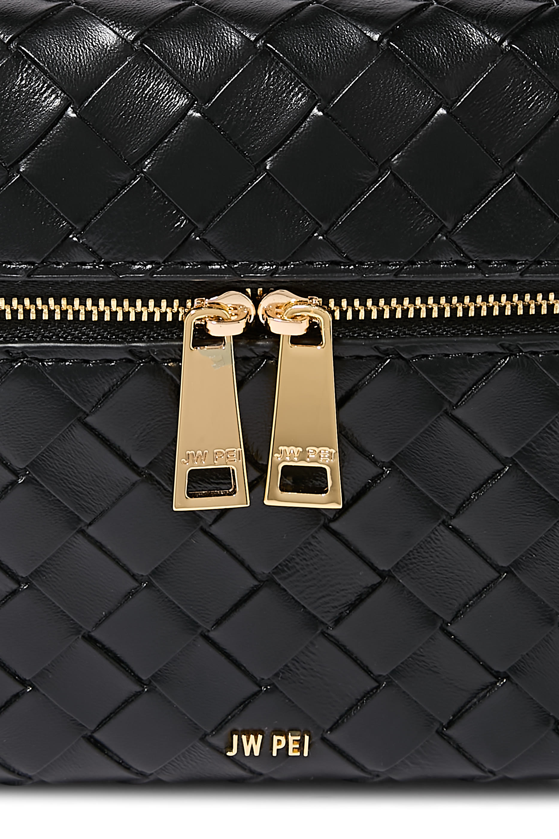 حقيبة ثيا بتصميم متموج بارزة الملمس بيد علوية