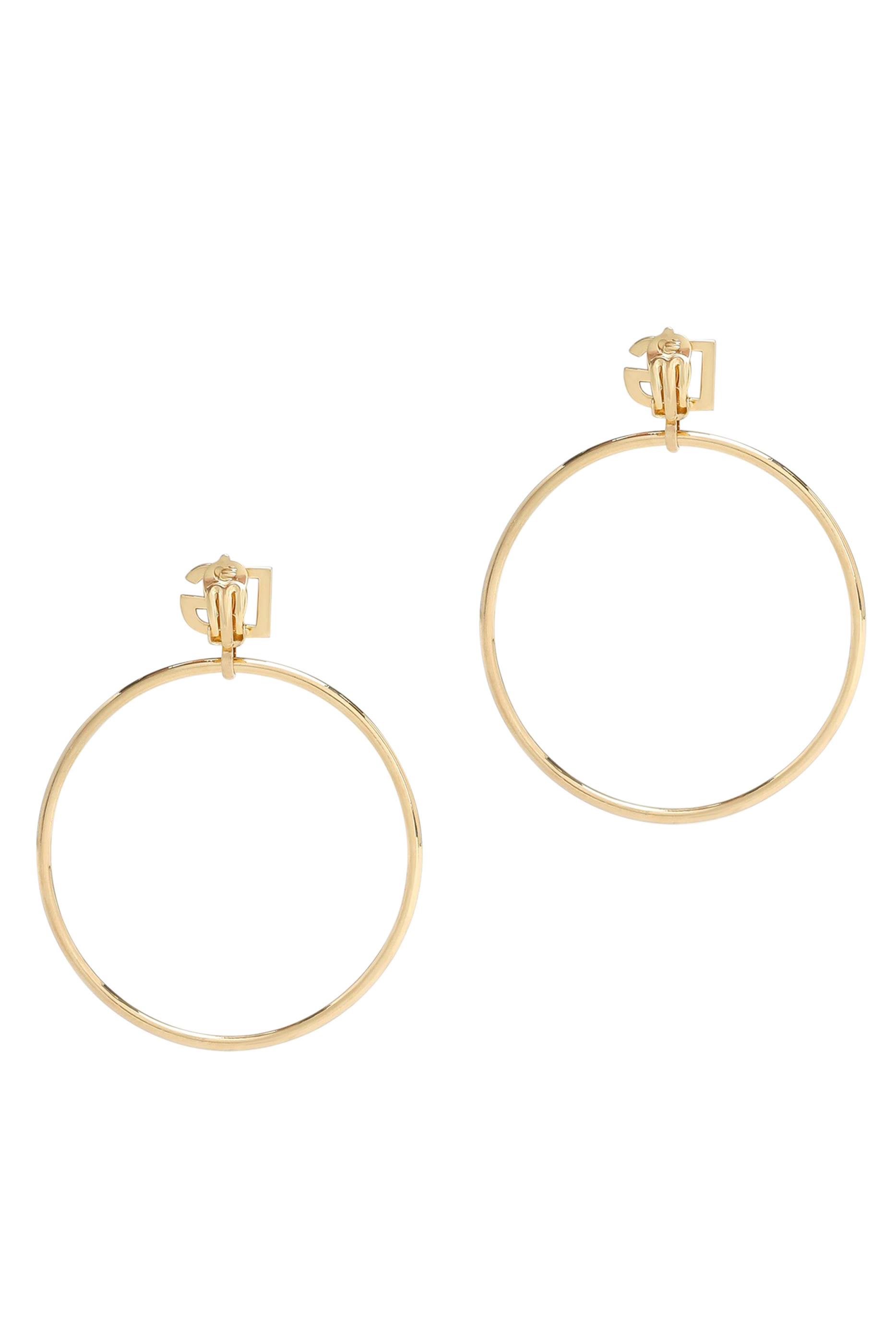 أقراط دائرية بشعار الماركة