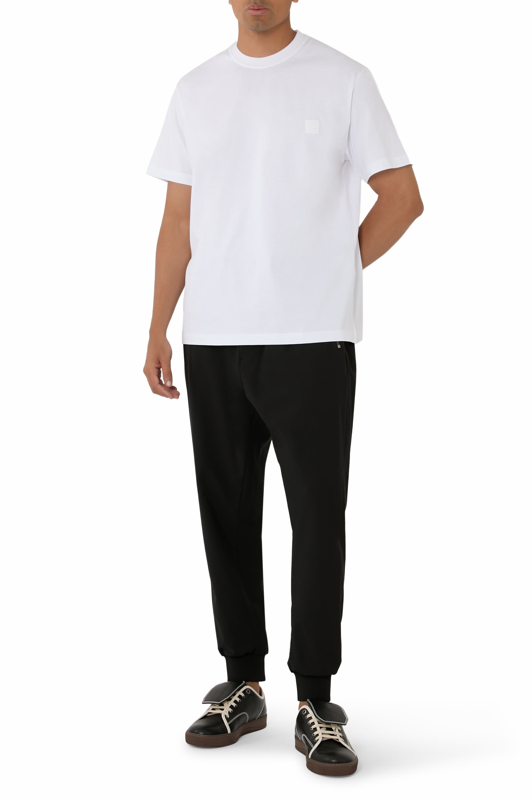 تيشيرت بشعار الماركة في الخلف قطن