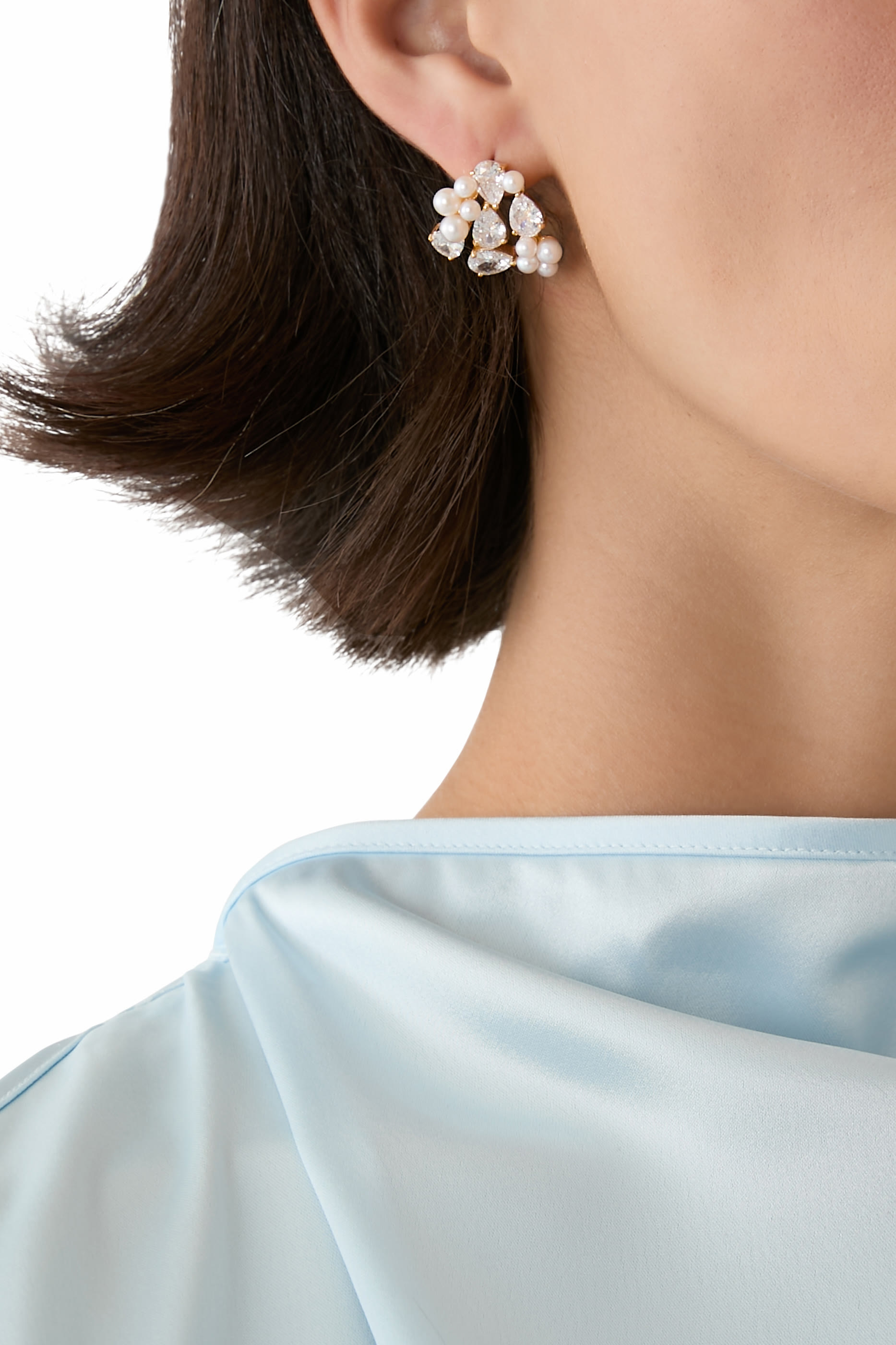 أقراط بريثز وي دير تو تيك مرصعة بأحجار زركونيا ولؤلؤ مياه عذب، فضة استرلينية معاد تدويرها مطلية بذهب أصفر عيار 18