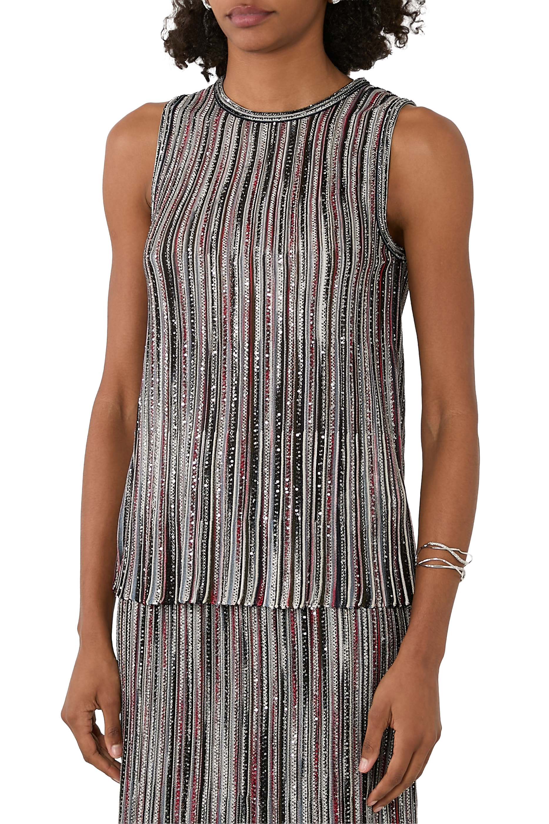 بلوزة لوريكس مطرزة جزئيا بترتر